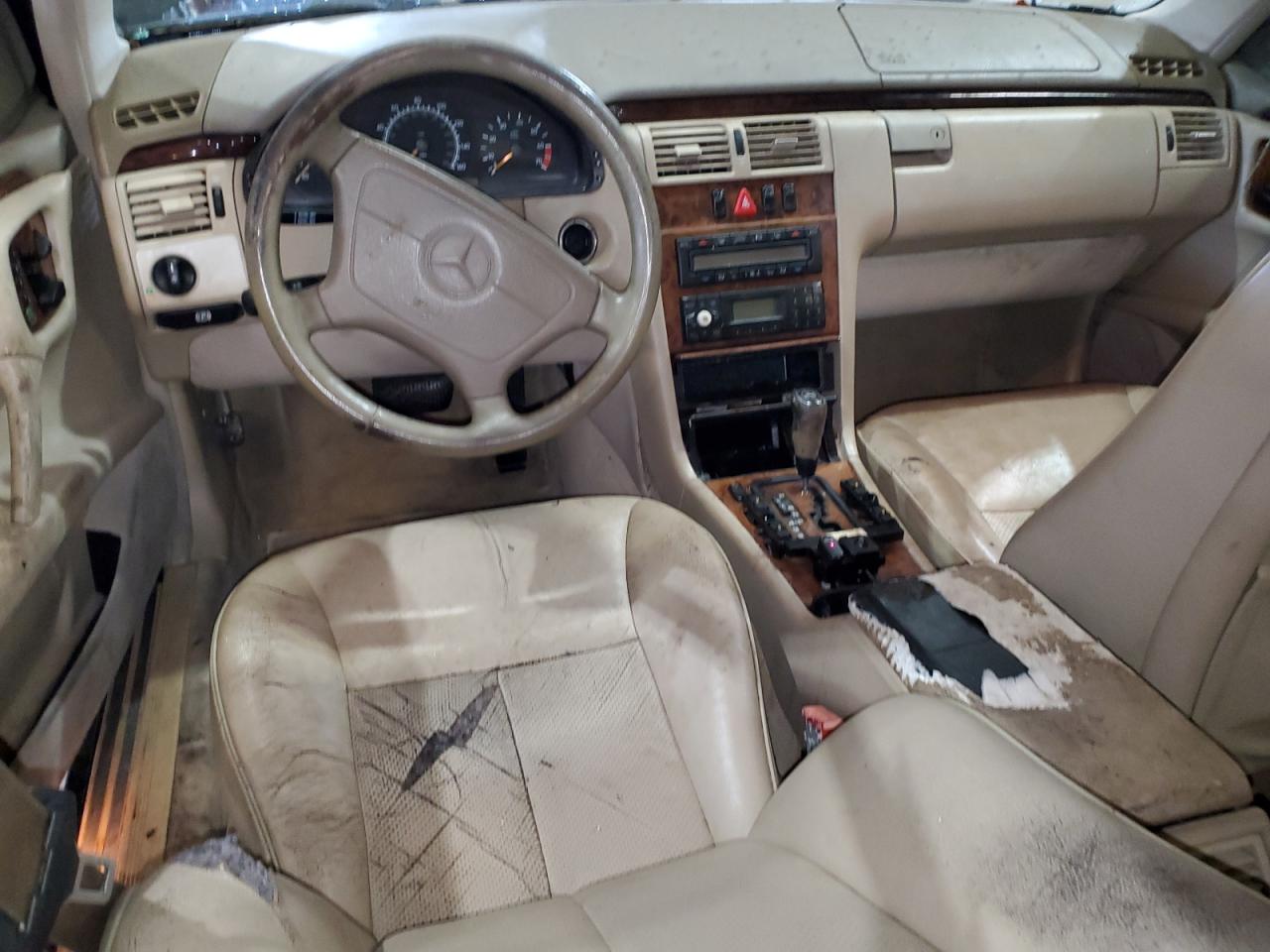 1999 Mercedes-benz E 320 Черный vin: WDBJF65H7XA810832