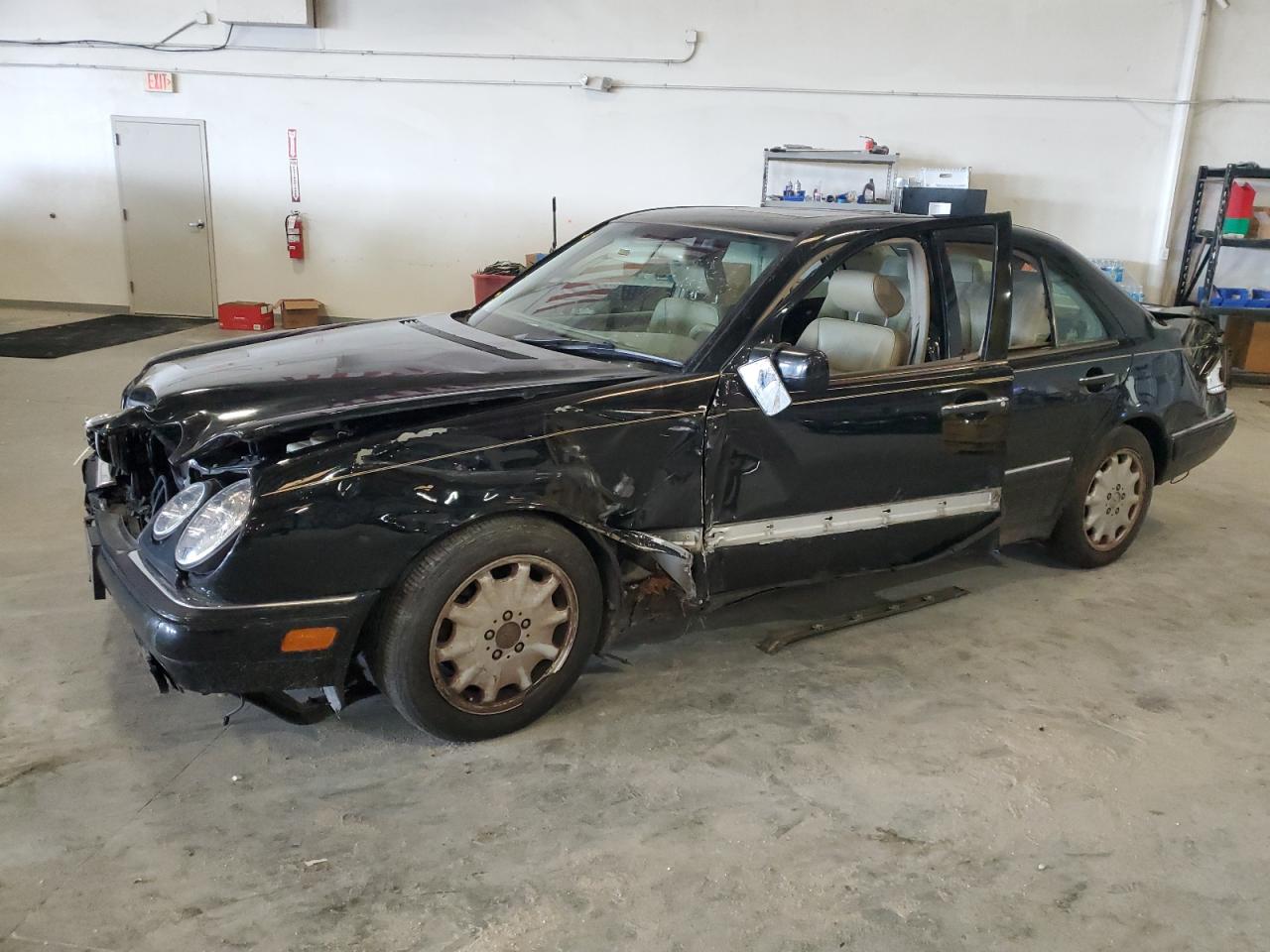 1999 Mercedes-benz E 320 Черный vin: WDBJF65H7XA810832
