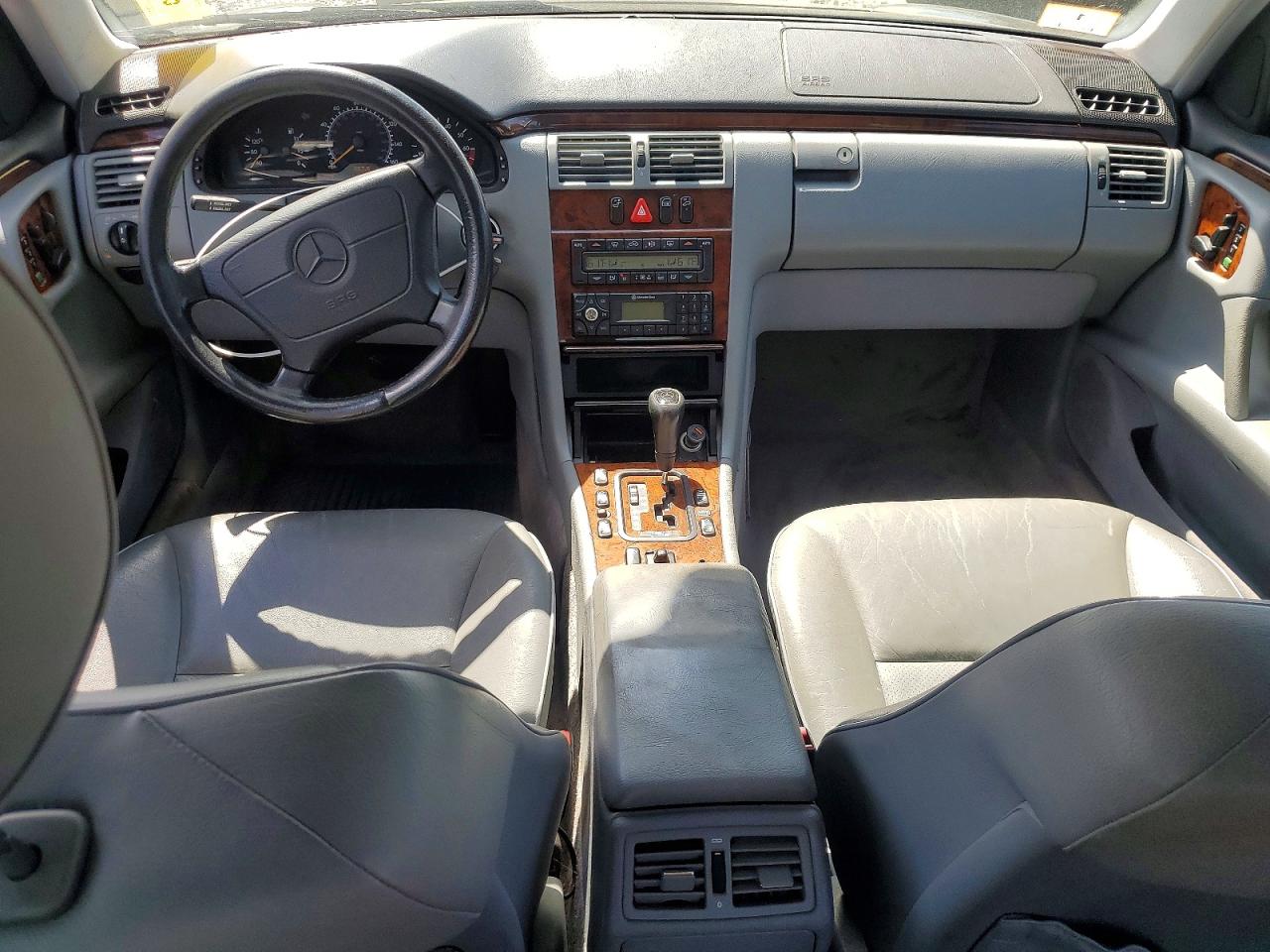 1999 Mercedes-benz E 320 Black vin: WDBJF65H8XA770275