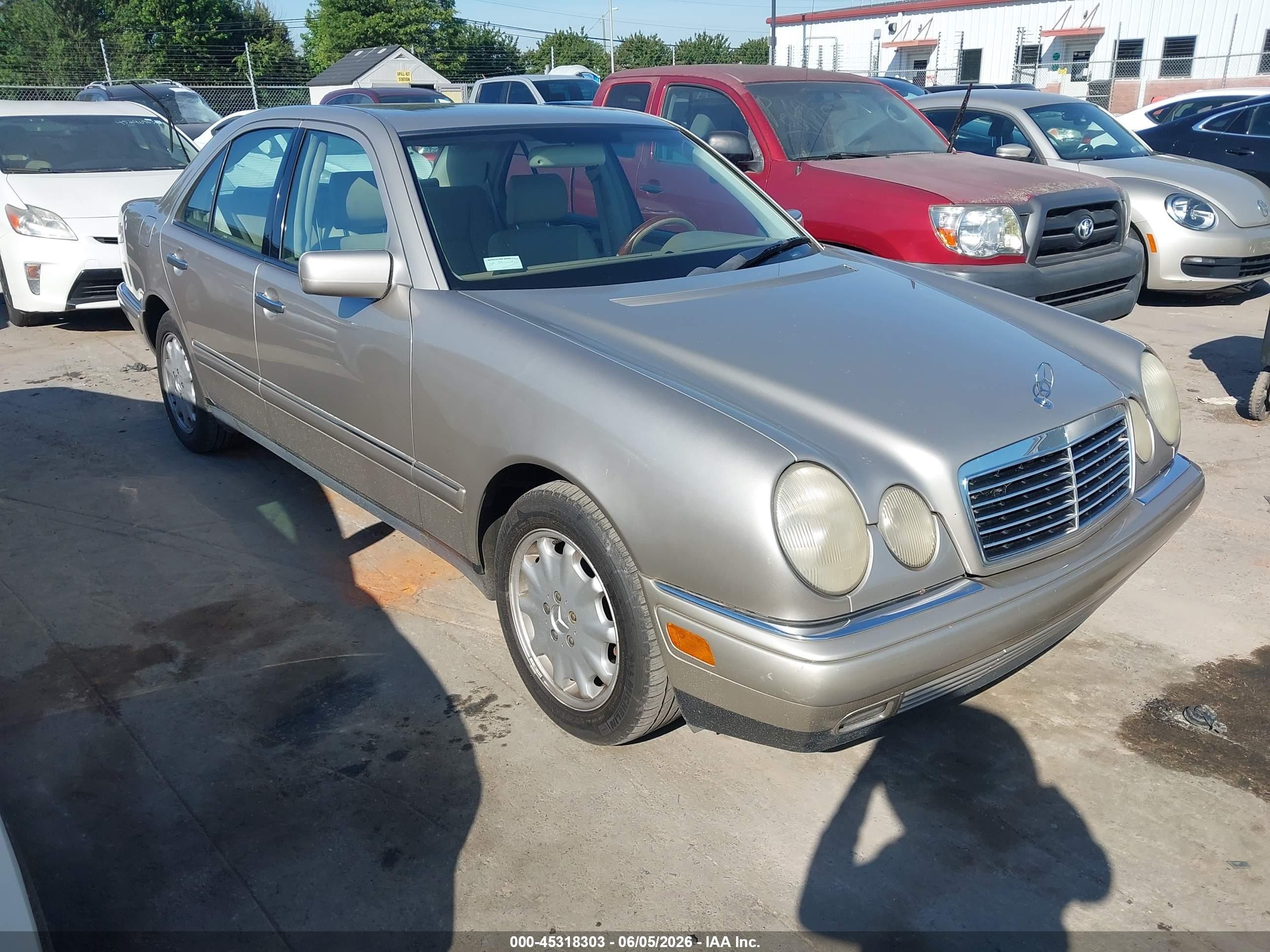1999 Mercedes-benz E 320   Dark Brown vin: WDBJF65H8XA773001