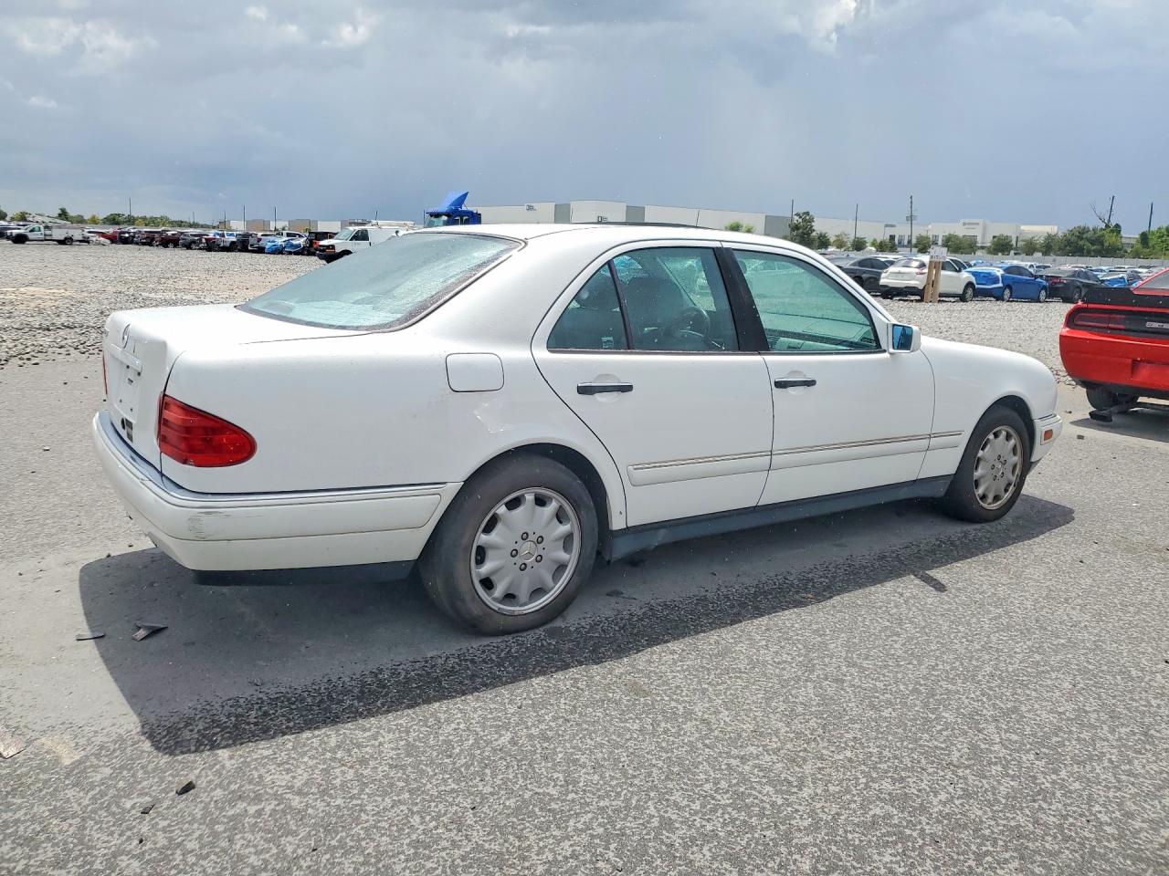 1999 Mercedes-benz E 320 White vin: WDBJF65H8XA933734