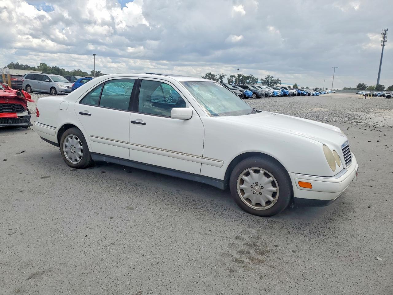 1999 Mercedes-benz E 320 Белый vin: WDBJF65H8XA933734