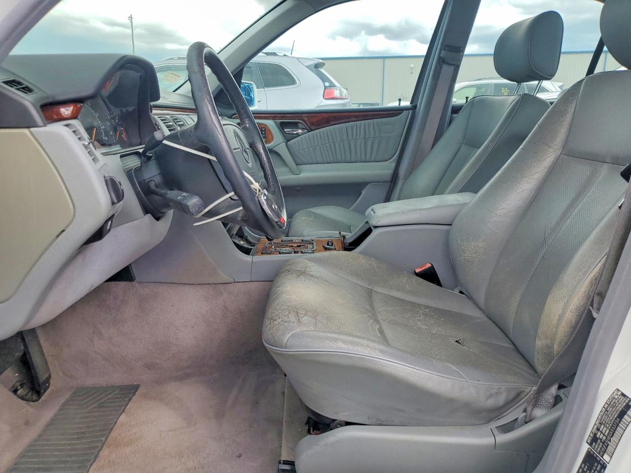 1999 Mercedes-benz E 320 Белый vin: WDBJF65H8XA933734