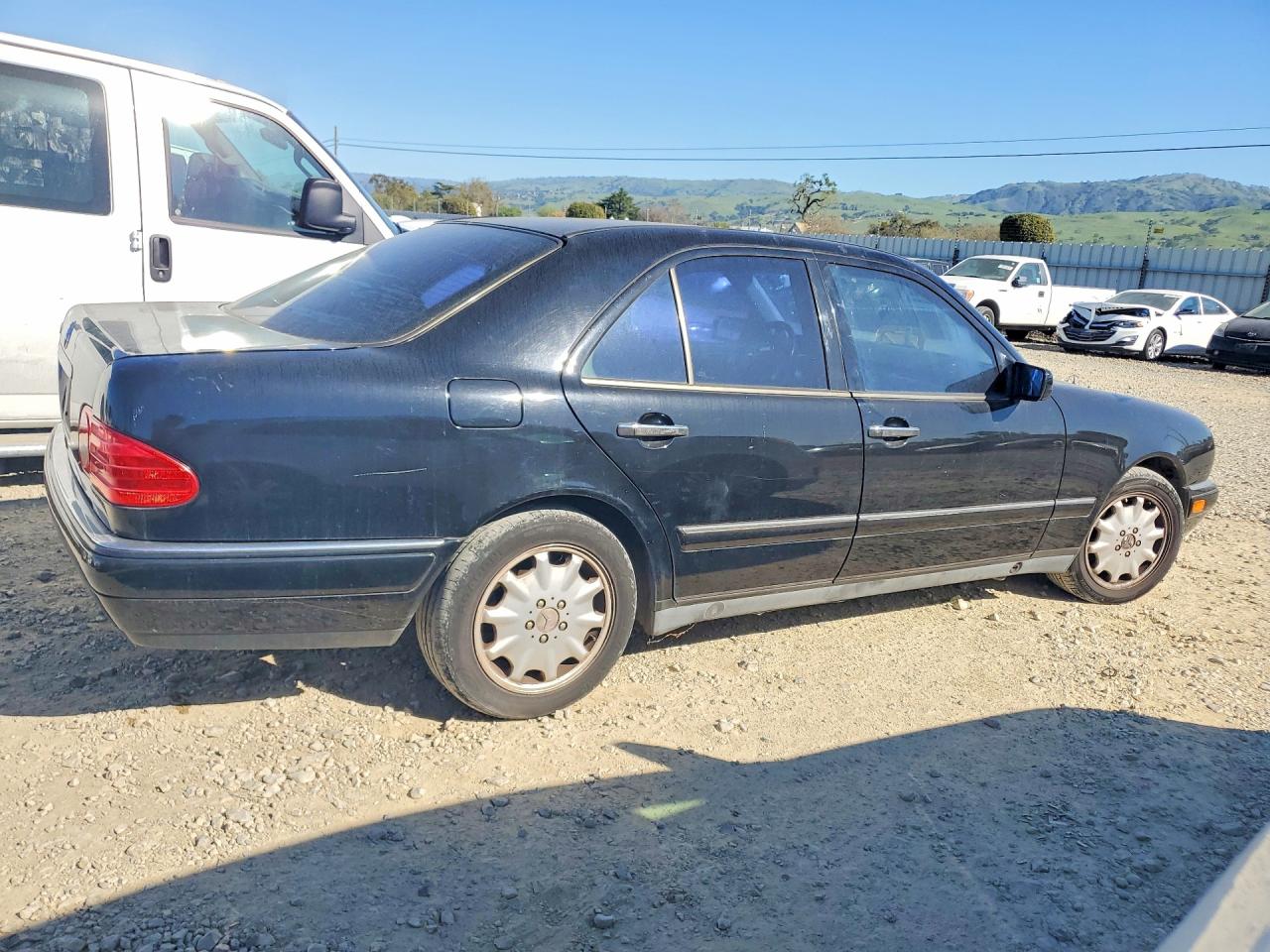 1999 Mercedes-benz E 320 Черный vin: WDBJF65H9XA774982