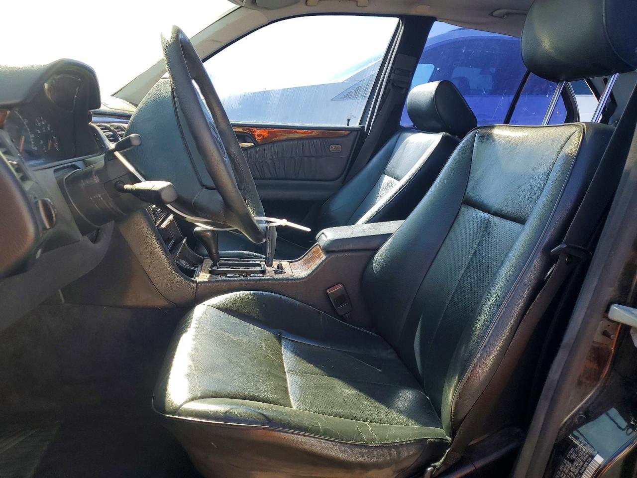 1999 Mercedes-benz E 320 Черный vin: WDBJF65H9XA774982