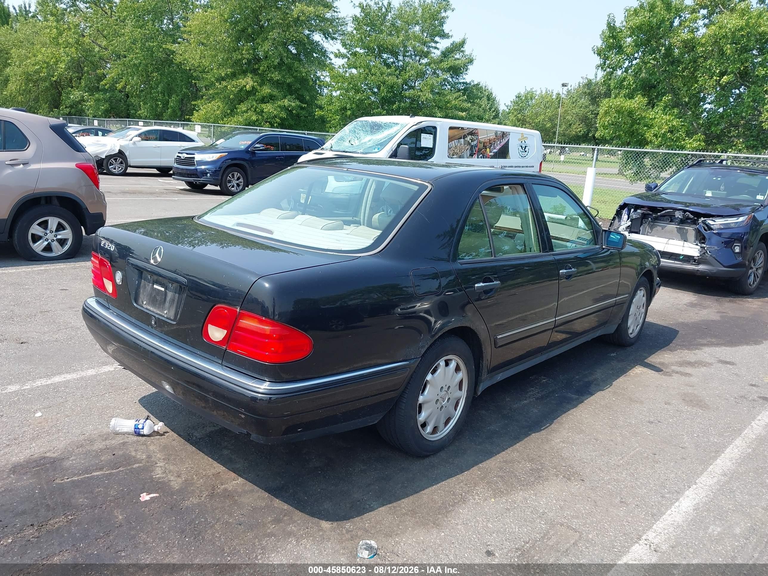 1999 Mercedes-benz E 320   Black vin: WDBJF65H9XA864858