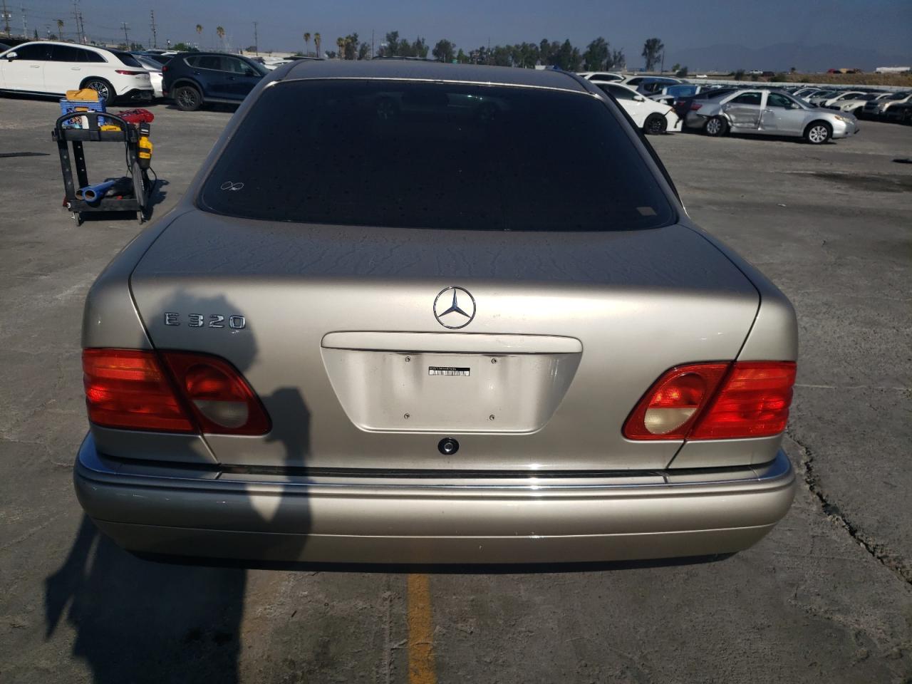 1999 Mercedes-benz E 320 Silver vin: WDBJF65H9XA874886