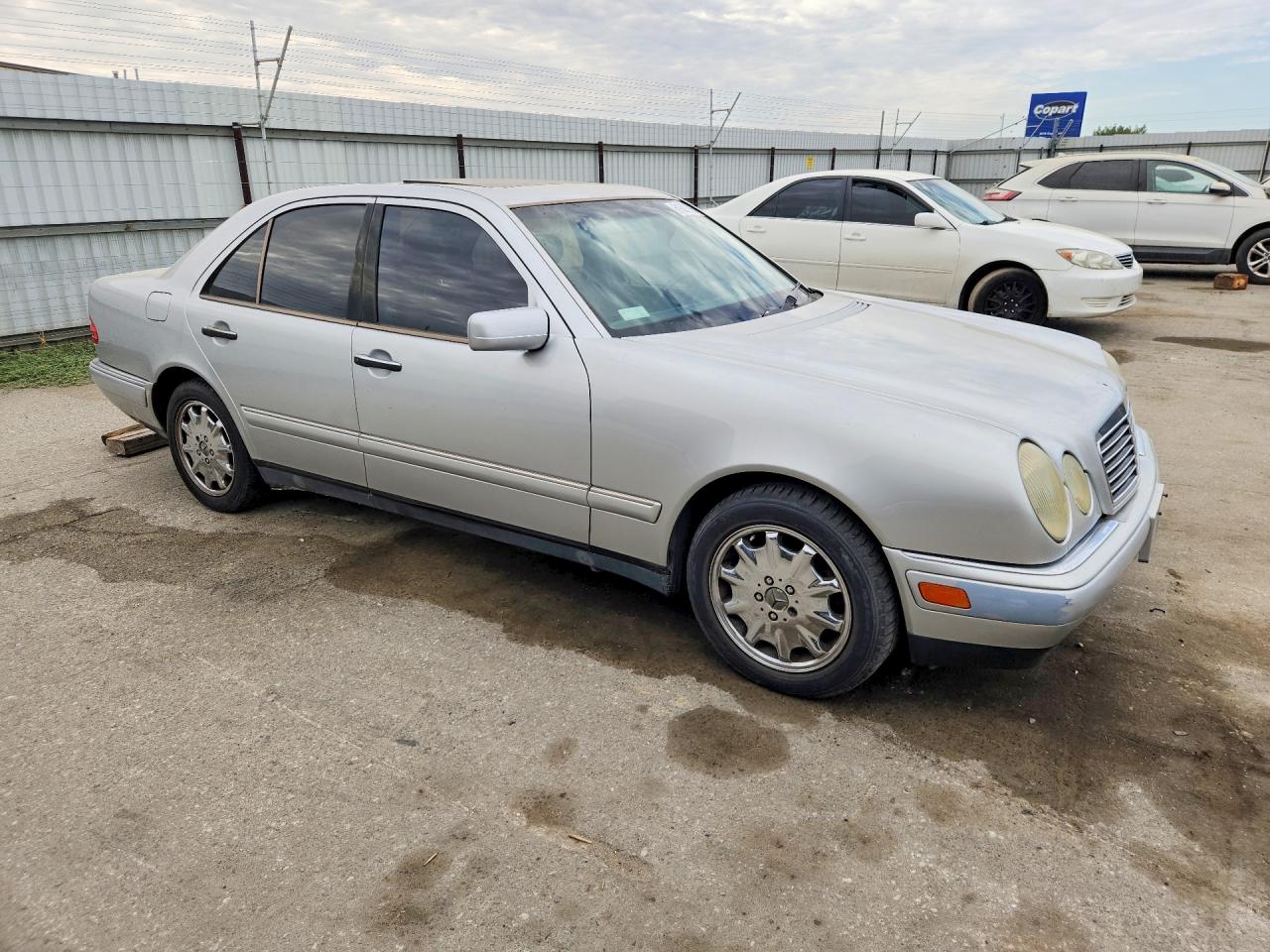 1999 Mercedes-benz E 320 Silver vin: WDBJF65H9XA904596