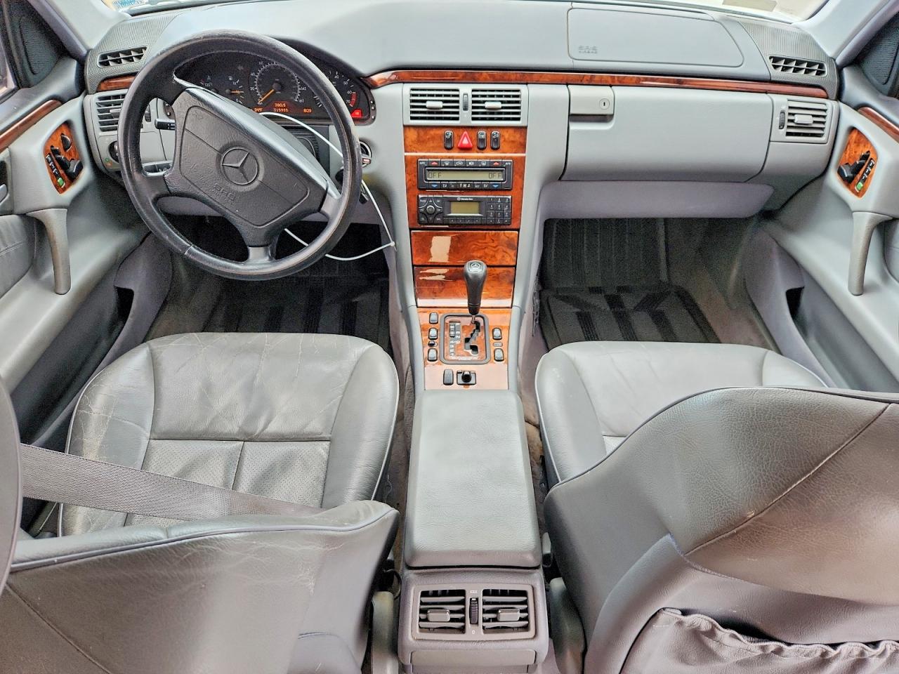 1999 Mercedes-benz E 320 Silver vin: WDBJF65H9XA904596