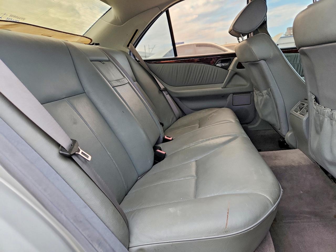 1999 Mercedes-benz E 320 Silver vin: WDBJF65H9XA904596