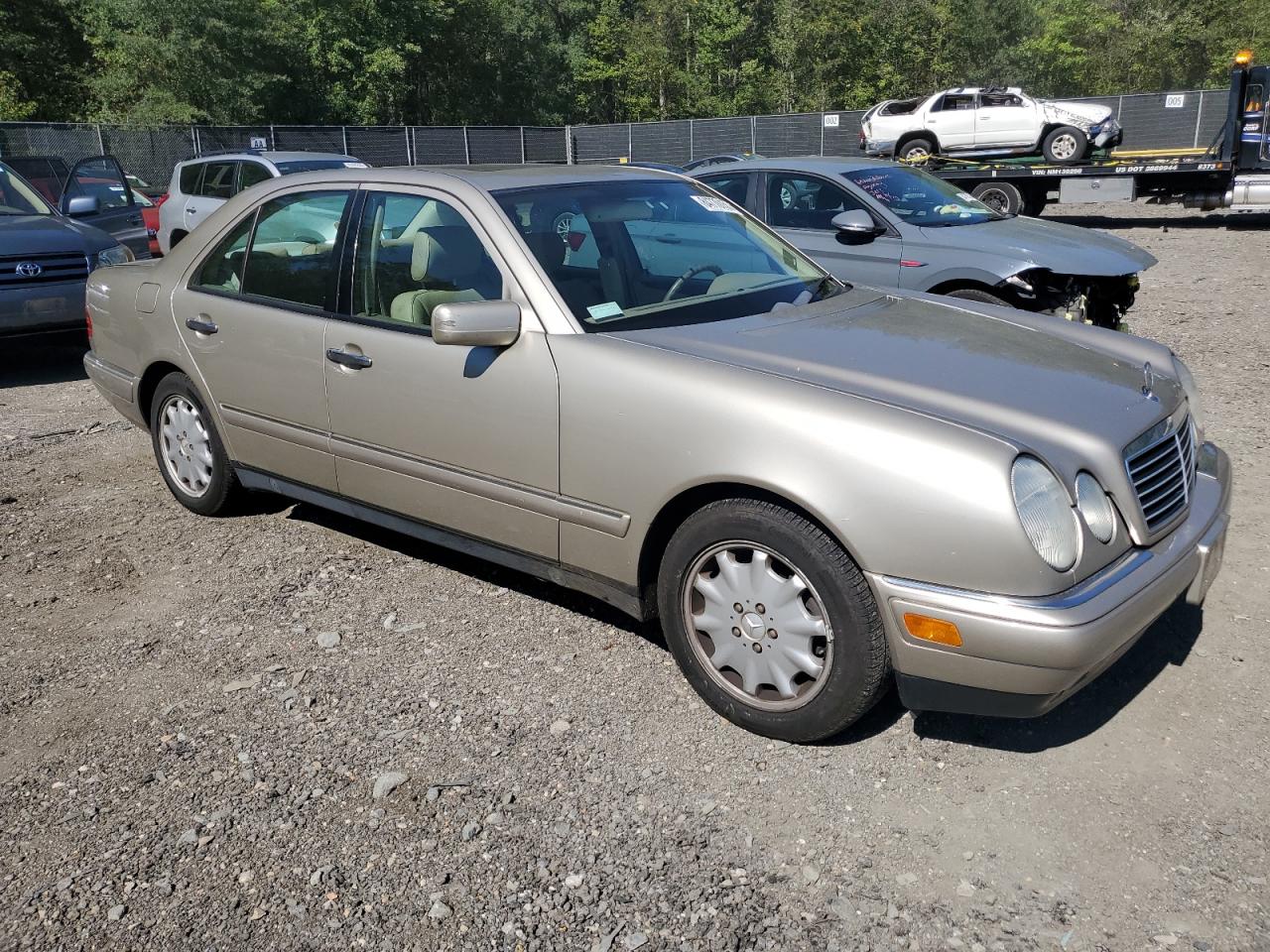 1999 Mercedes-benz E 320 Gold vin: WDBJF65H9XA913122