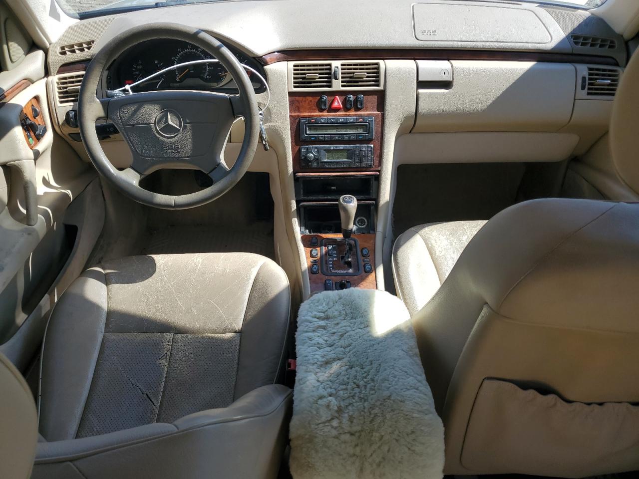 1999 Mercedes-benz E 320 Gold vin: WDBJF65H9XA913122