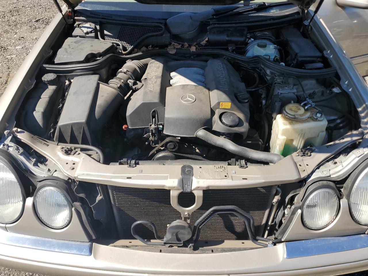 1999 Mercedes-benz E 320 Gold vin: WDBJF65H9XA913122