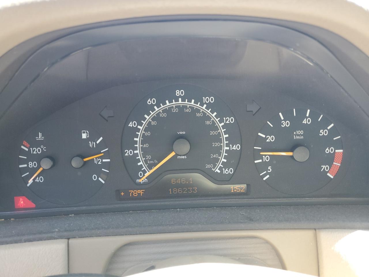 1999 Mercedes-benz E 320 Gold vin: WDBJF65H9XA913122