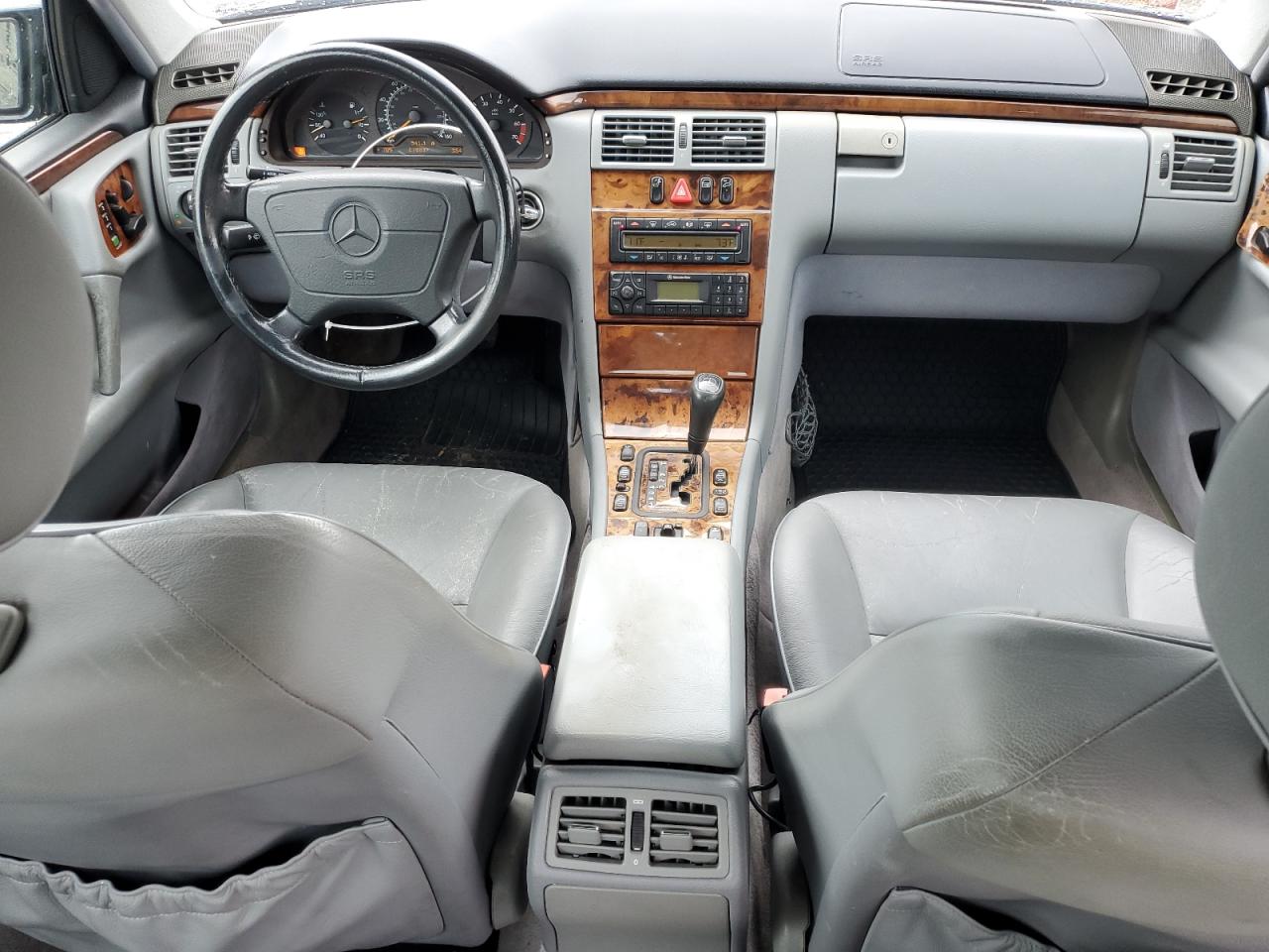 1999 Mercedes-benz E 320 Black vin: WDBJF65H9XA917140