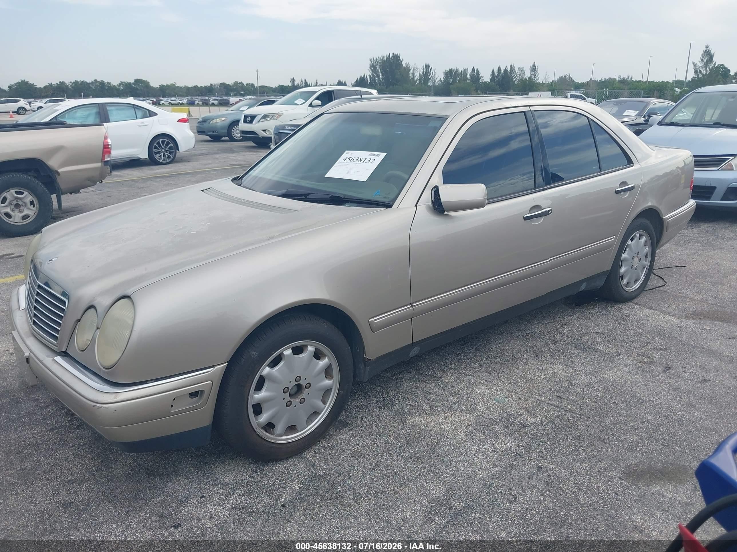 1999 Mercedes-benz E 320   Gold vin: WDBJF65H9XA930518