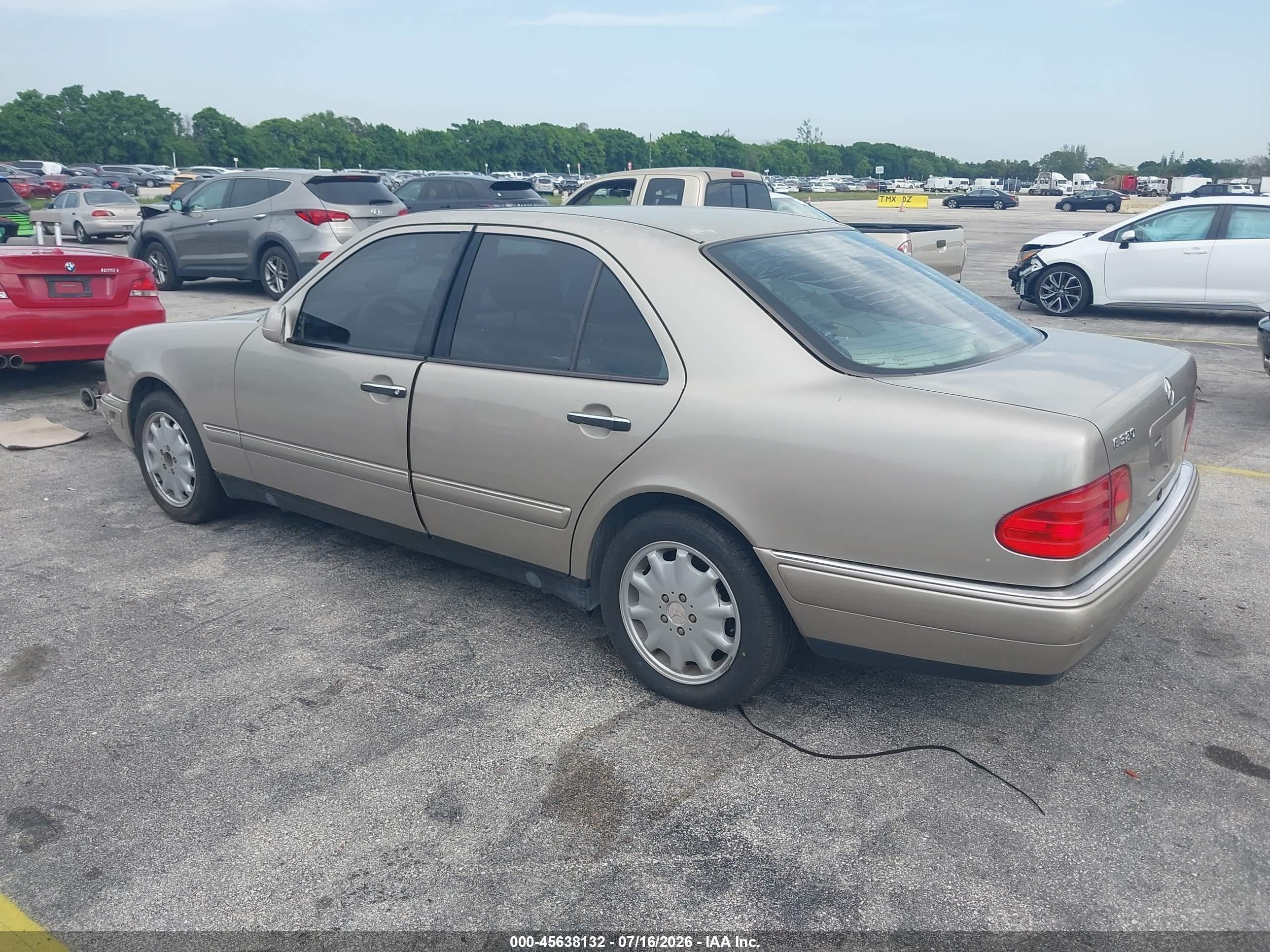 1999 Mercedes-benz E 320   Gold vin: WDBJF65H9XA930518