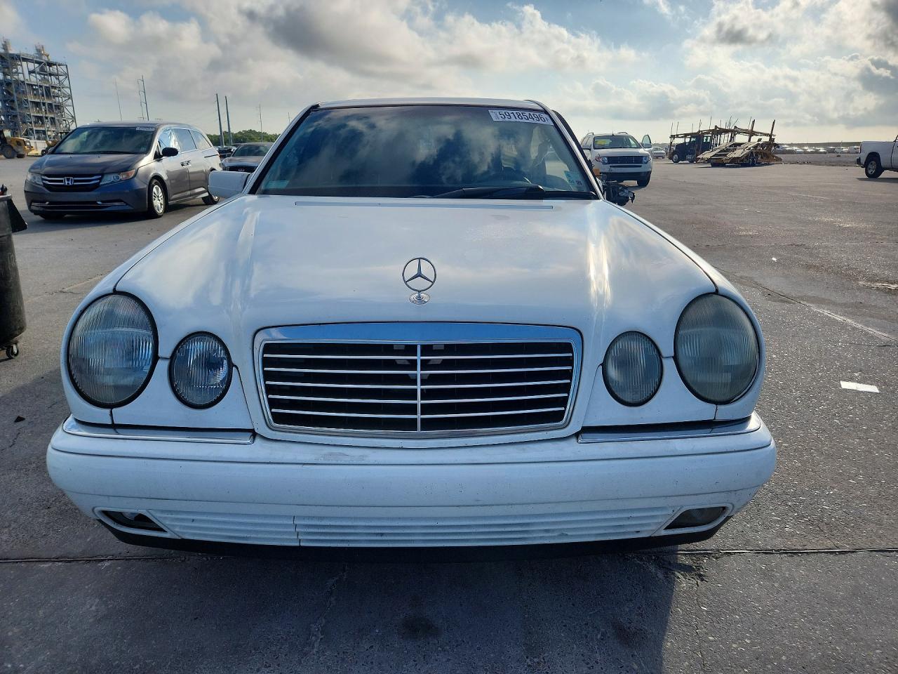 1999 Mercedes-benz E 320 White vin: WDBJF65H9XA946282
