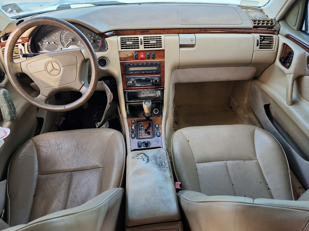 1999 Mercedes-benz E 320 White vin: WDBJF65H9XA946282