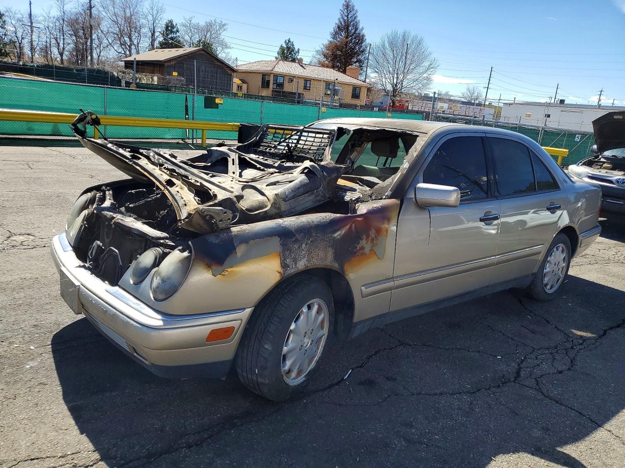 1999 Mercedes-benz E 320 Золотой vin: WDBJF65HXXA755728