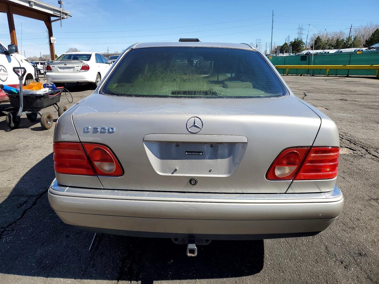 1999 Mercedes-benz E 320 Золотой vin: WDBJF65HXXA755728