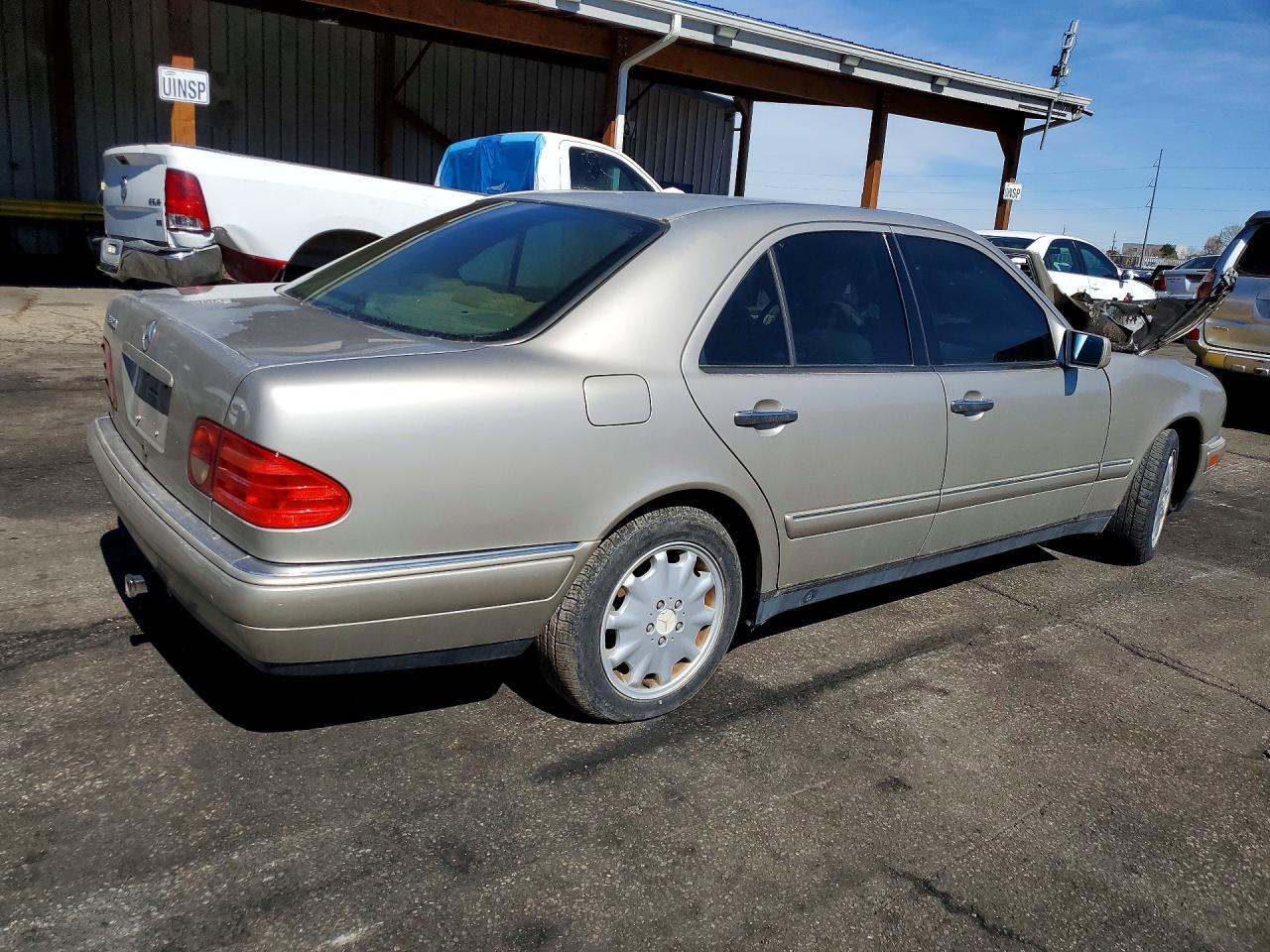 1999 Mercedes-benz E 320 Золотой vin: WDBJF65HXXA755728