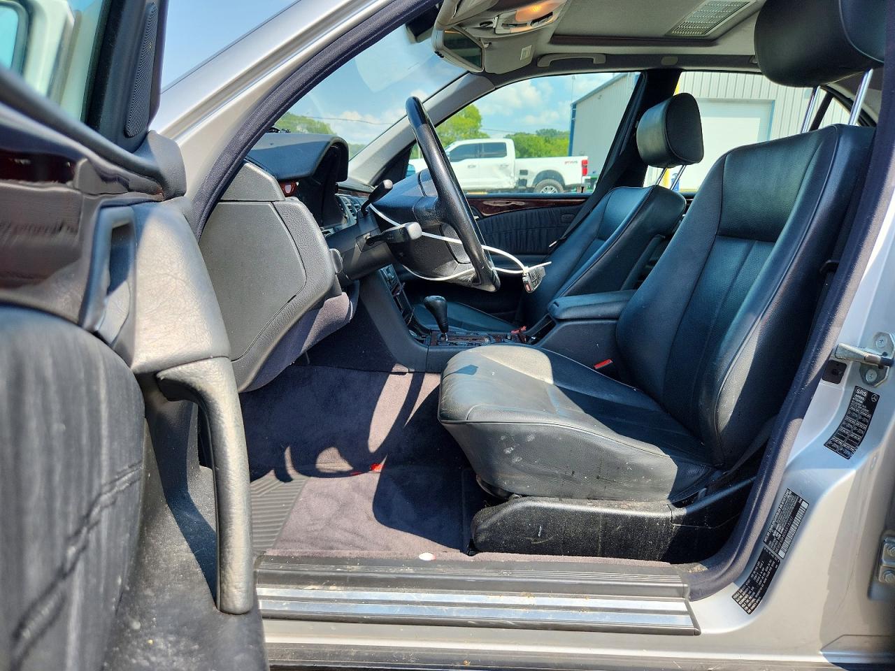 1999 Mercedes-benz E 320 Silver vin: WDBJF65HXXA918247