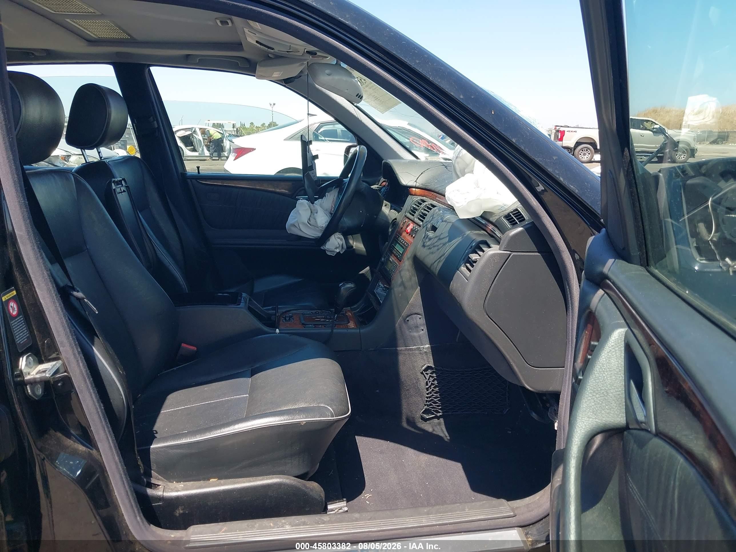 2001 Mercedes-benz E 320   Black vin: WDBJF65J01B167857
