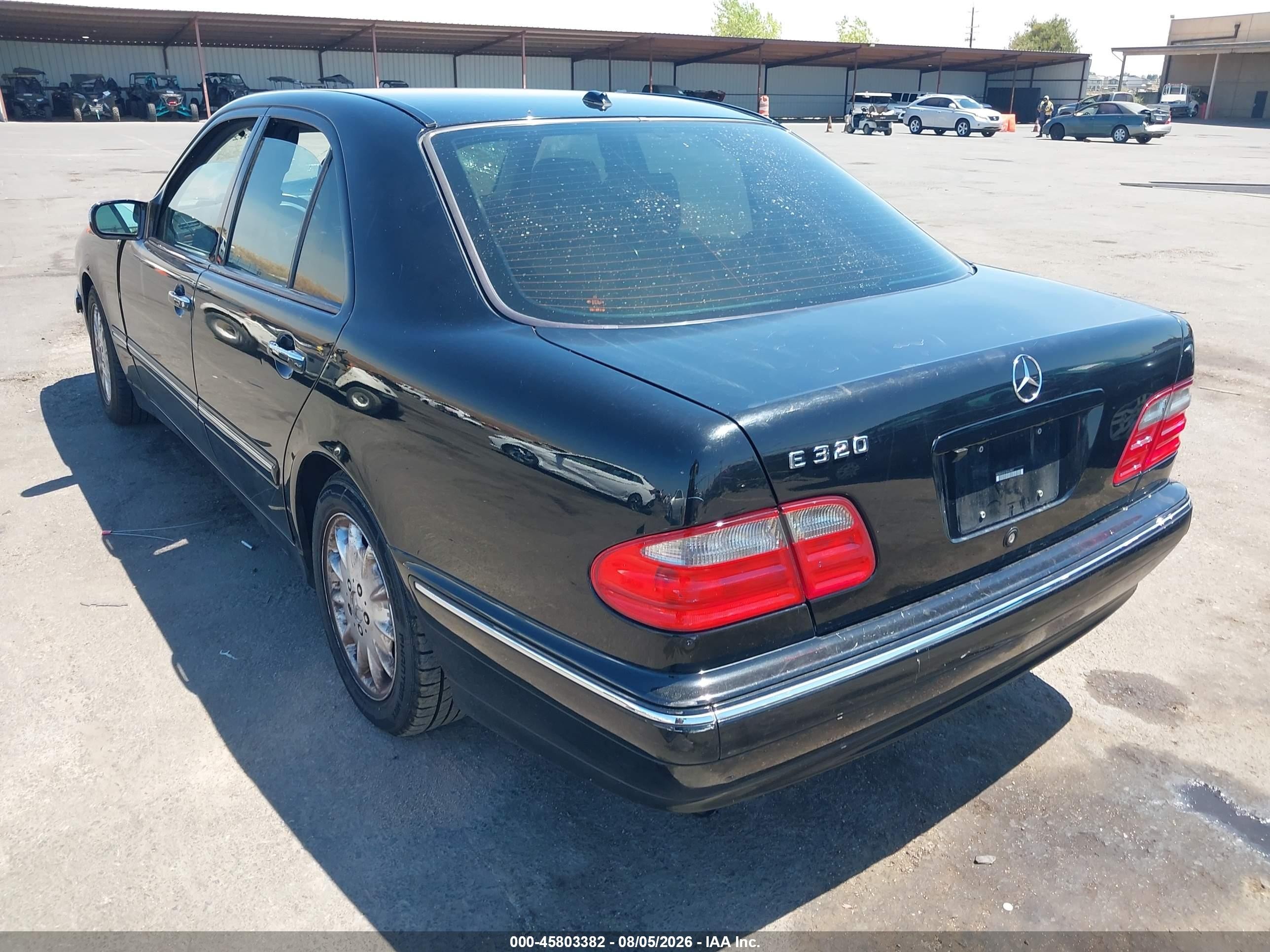 2001 Mercedes-benz E 320   Black vin: WDBJF65J01B167857