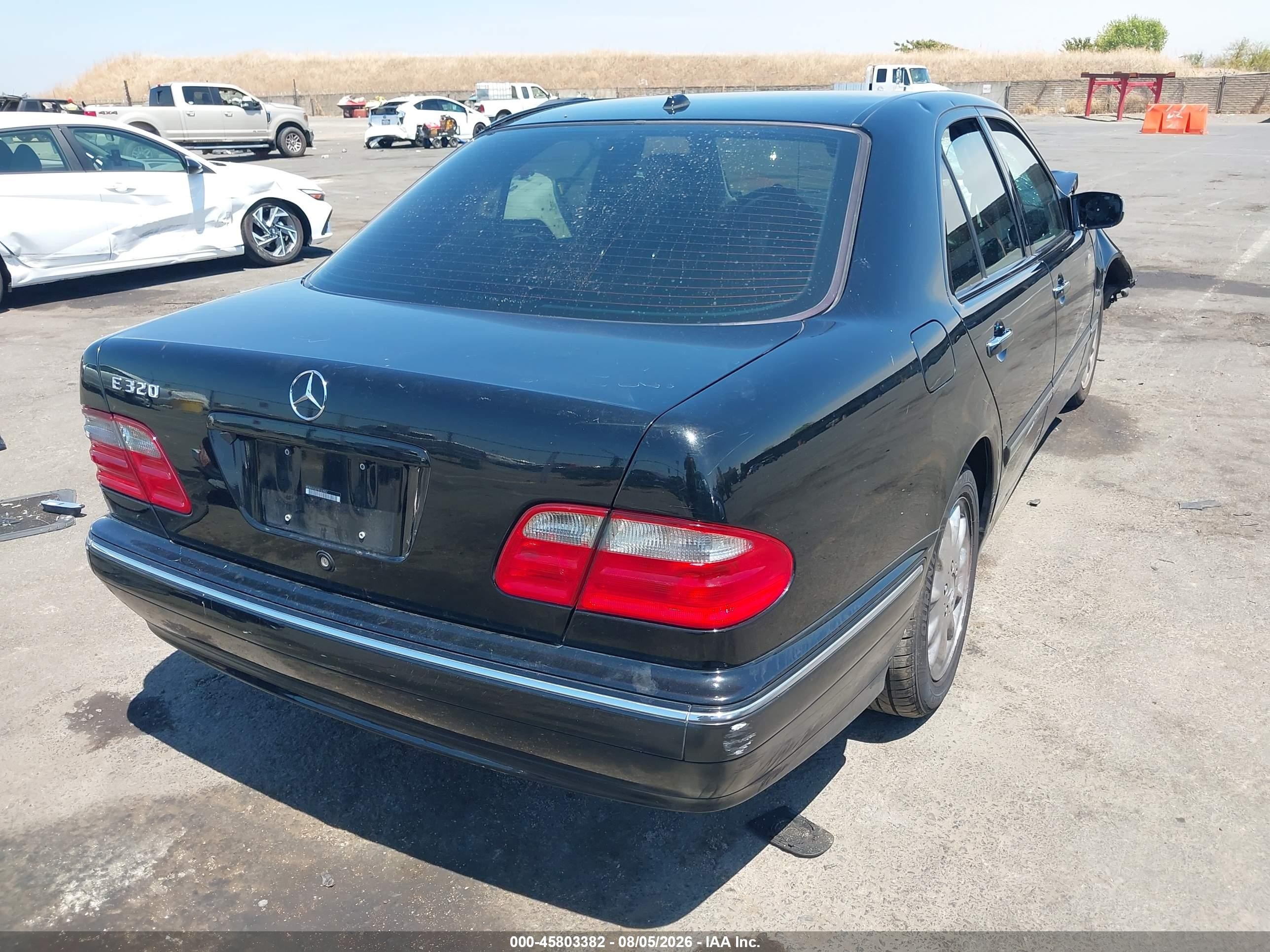 2001 Mercedes-benz E 320   Black vin: WDBJF65J01B167857