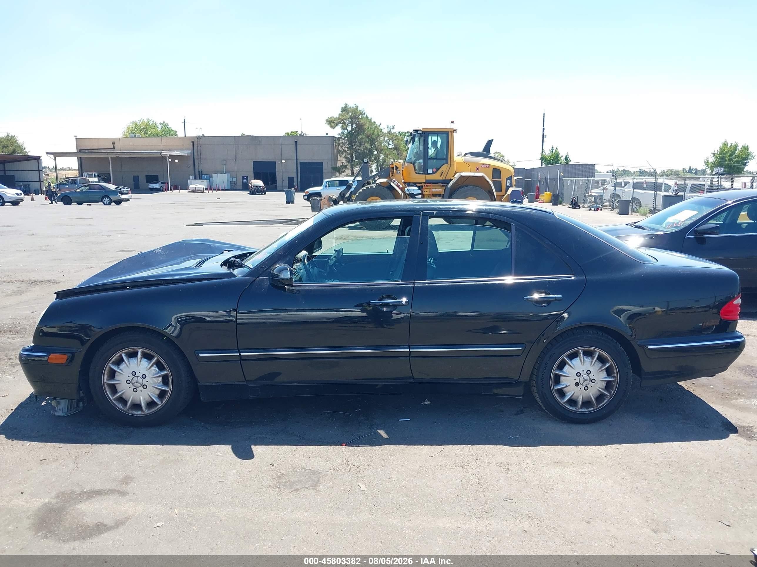 2001 Mercedes-benz E 320   Black vin: WDBJF65J01B167857