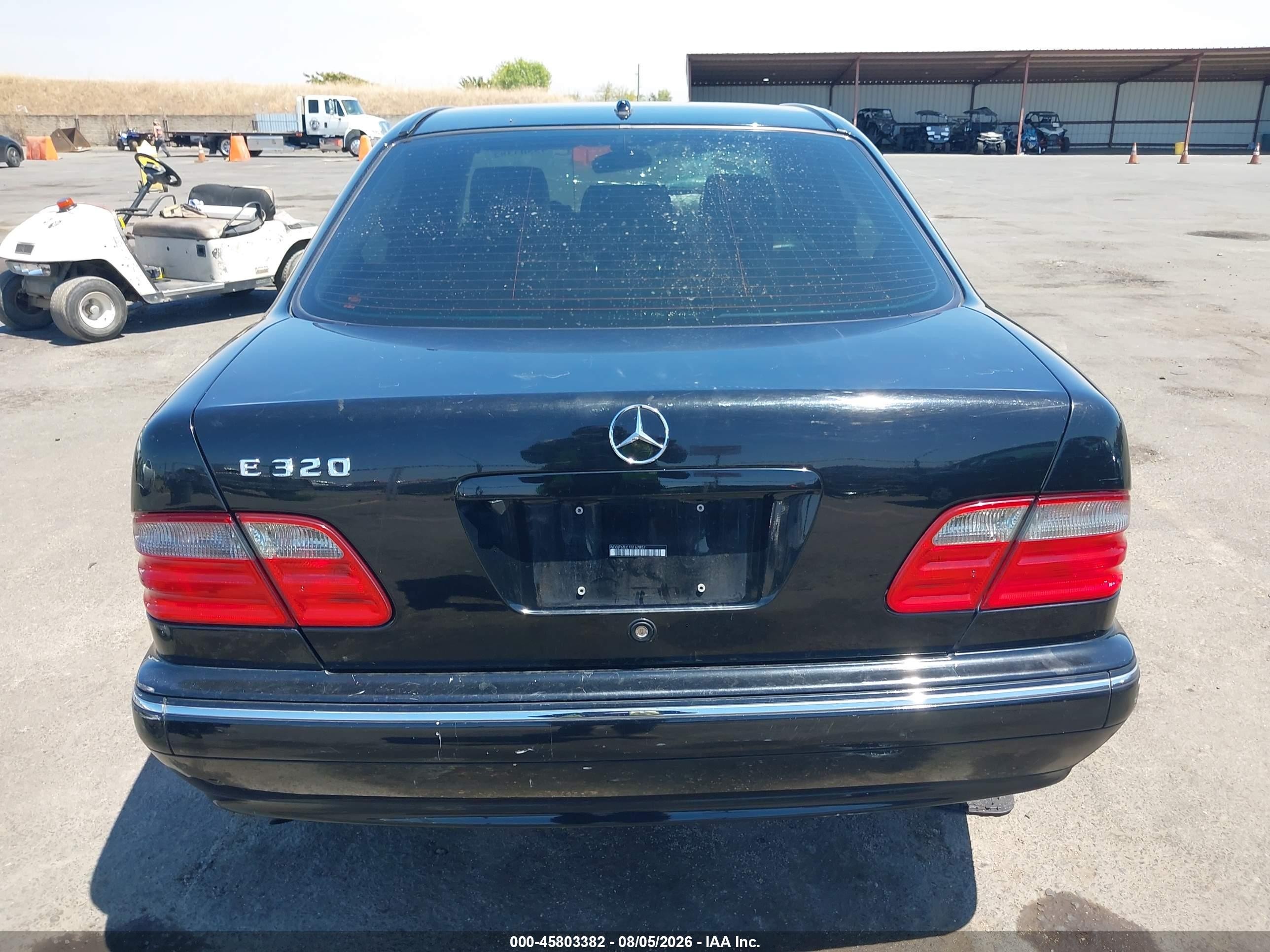2001 Mercedes-benz E 320   Black vin: WDBJF65J01B167857