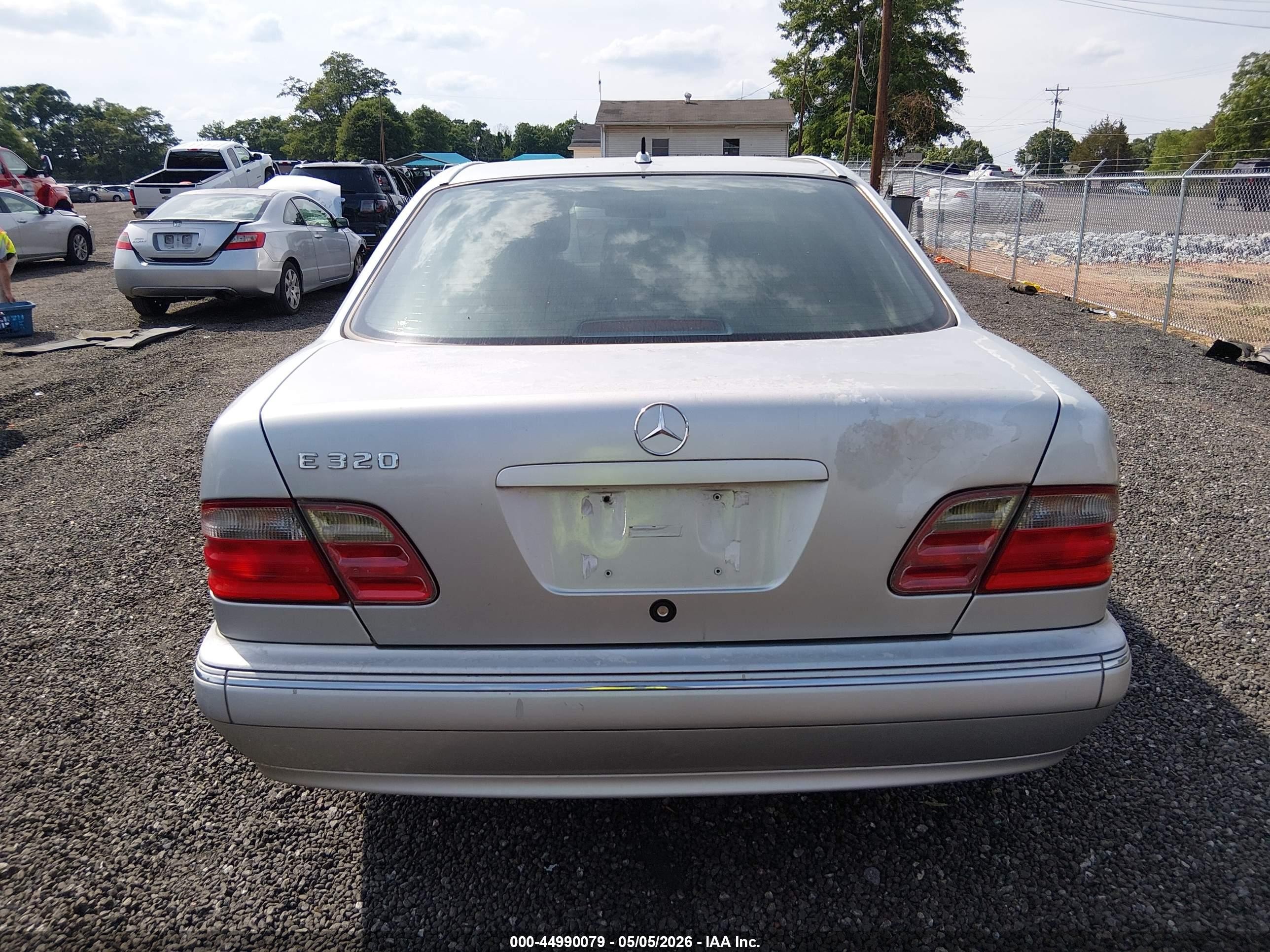 2001 Mercedes-benz E 320   Silver vin: WDBJF65J01B184674
