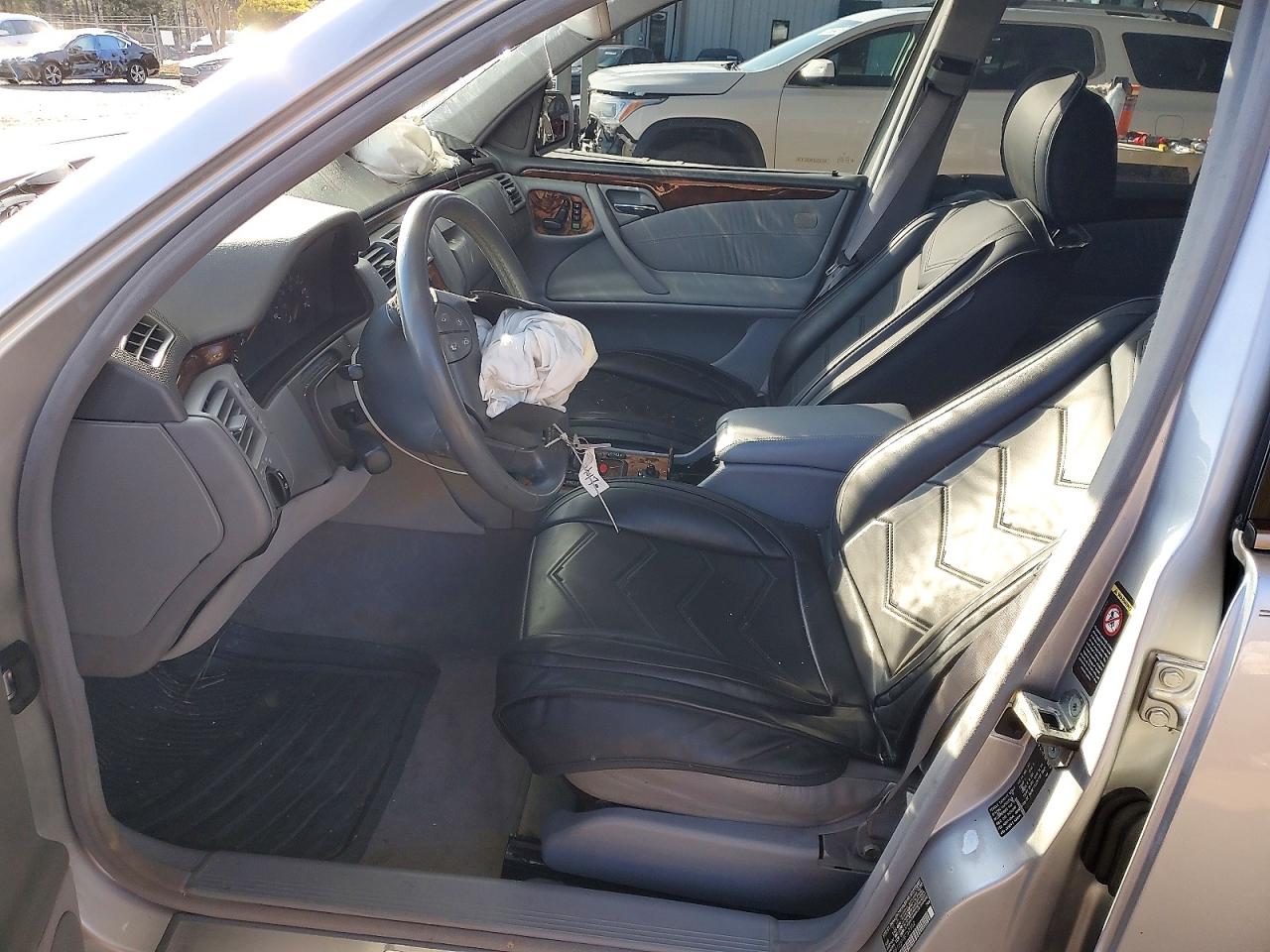 2001 Mercedes-benz E 320 Silver vin: WDBJF65J01B262662