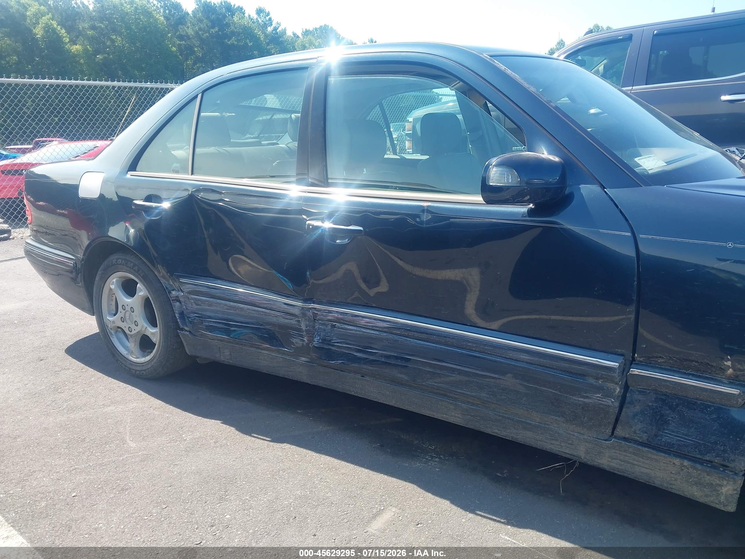 2001 Mercedes-benz E 320   Синий vin: WDBJF65J01B265481
