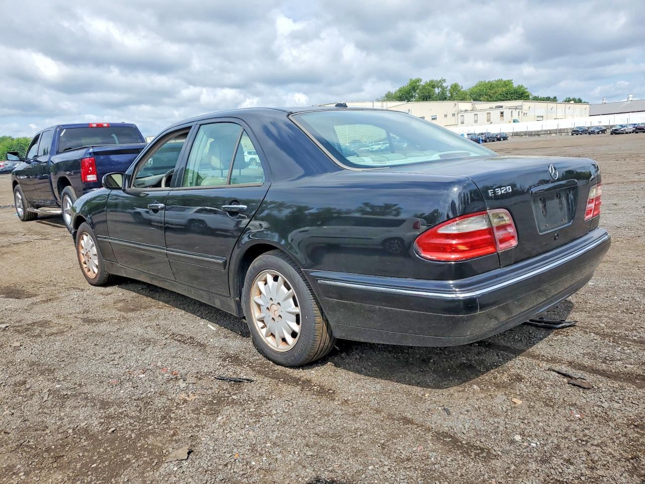 2001 Mercedes-benz E 320 Black vin: WDBJF65J01B340485