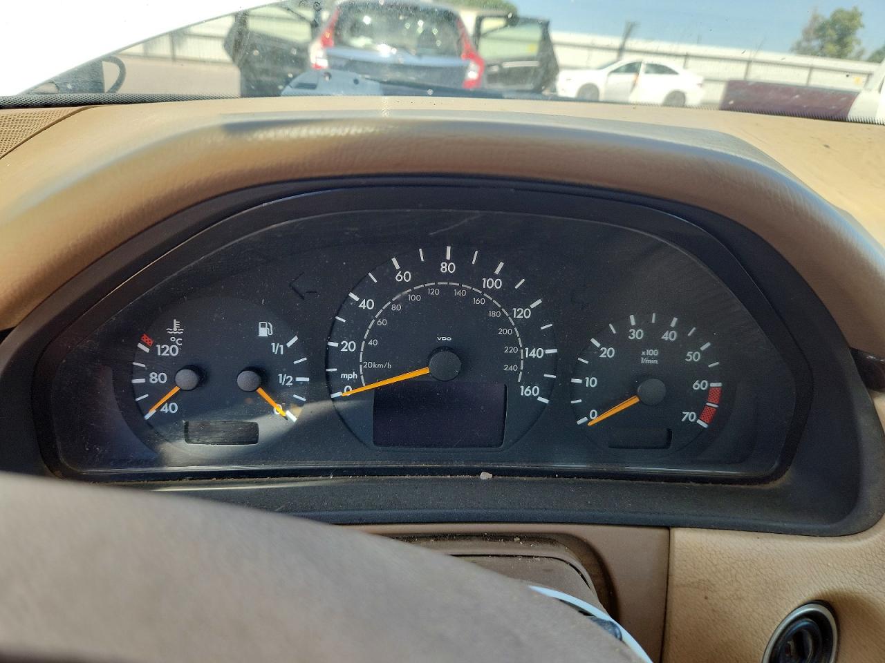 2001 Mercedes-benz E 320 Белый vin: WDBJF65J01B357304