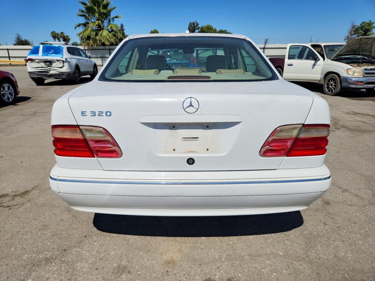 2001 Mercedes-benz E 320 Белый vin: WDBJF65J01B357304