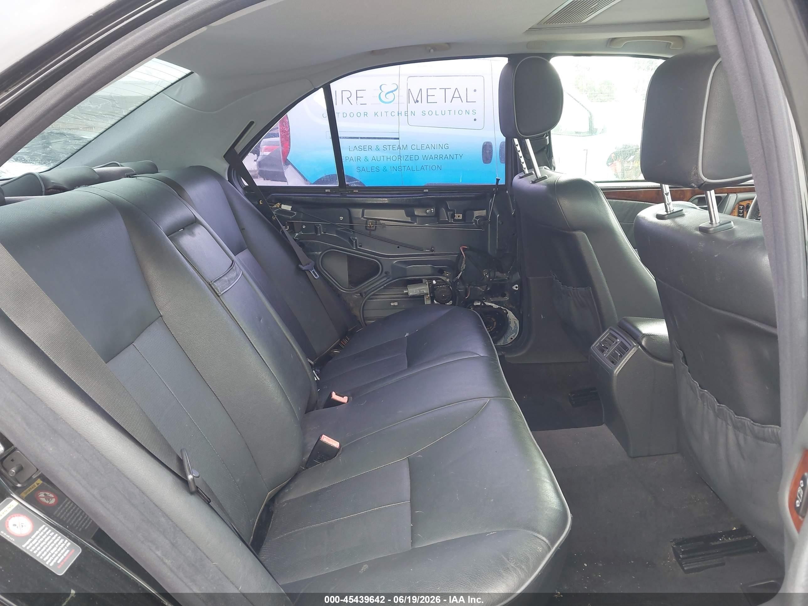 2000 Mercedes-benz E 320   Black vin: WDBJF65J0YA998548