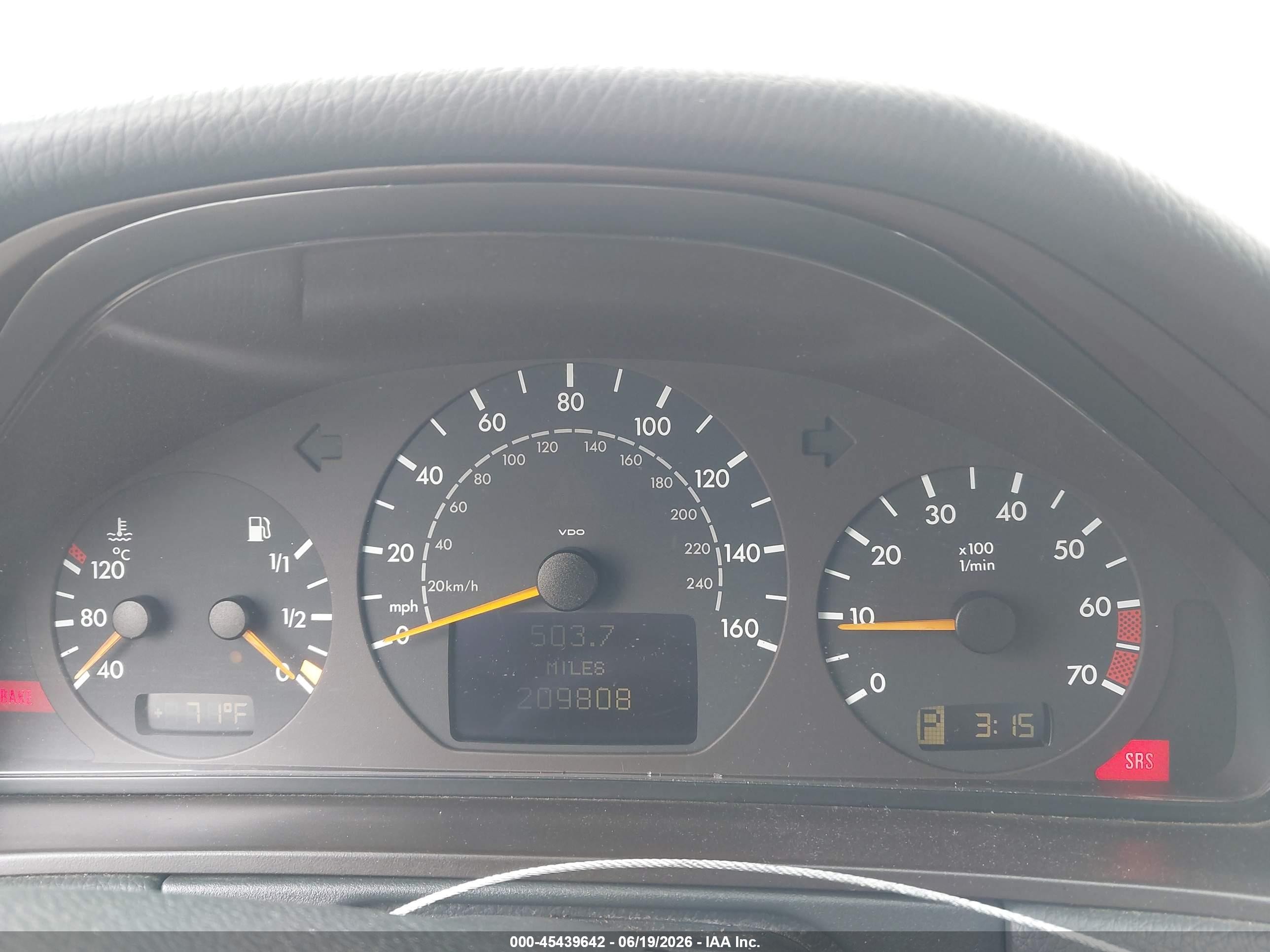 2000 Mercedes-benz E 320   Black vin: WDBJF65J0YA998548