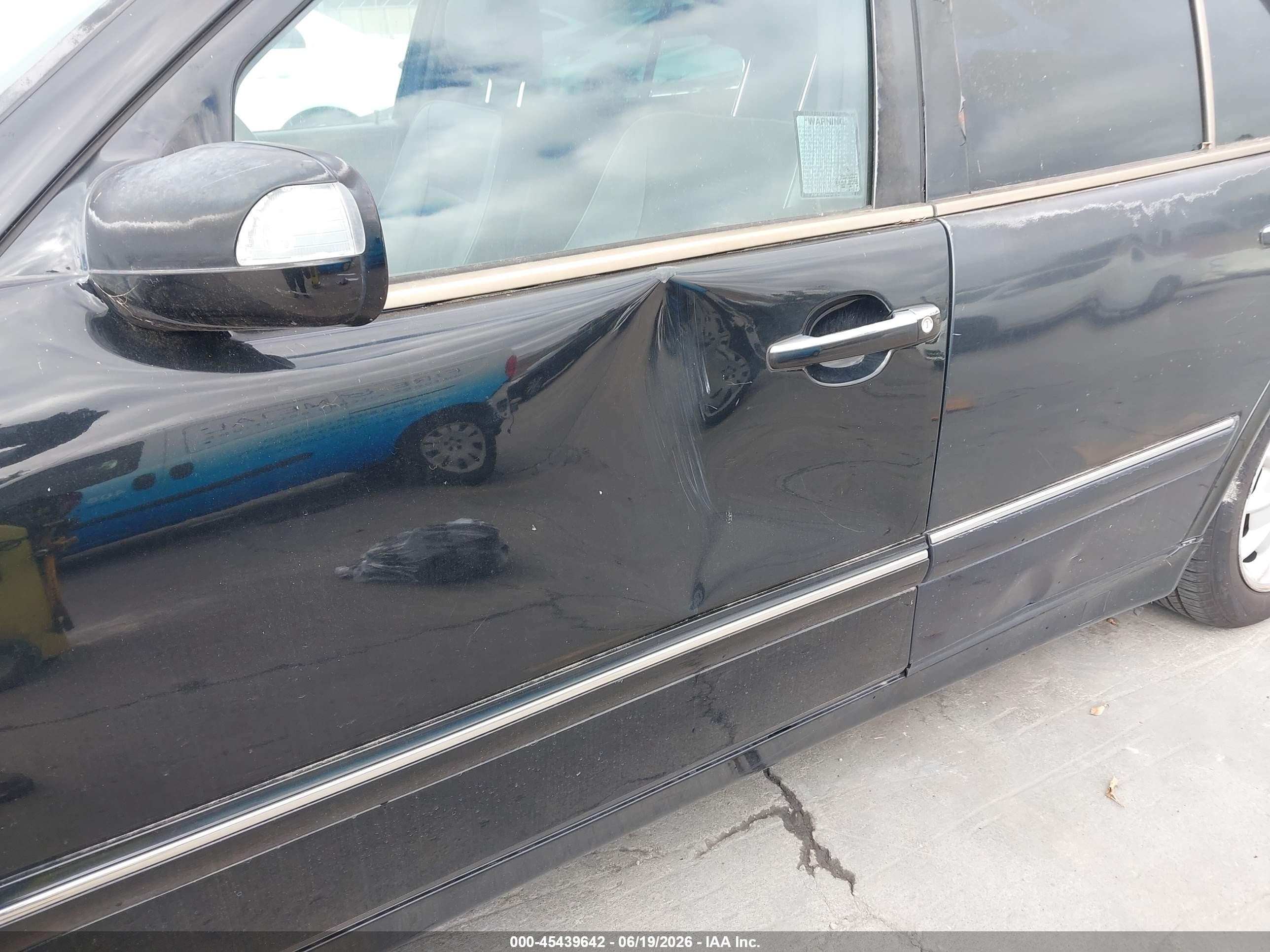 2000 Mercedes-benz E 320   Black vin: WDBJF65J0YA998548