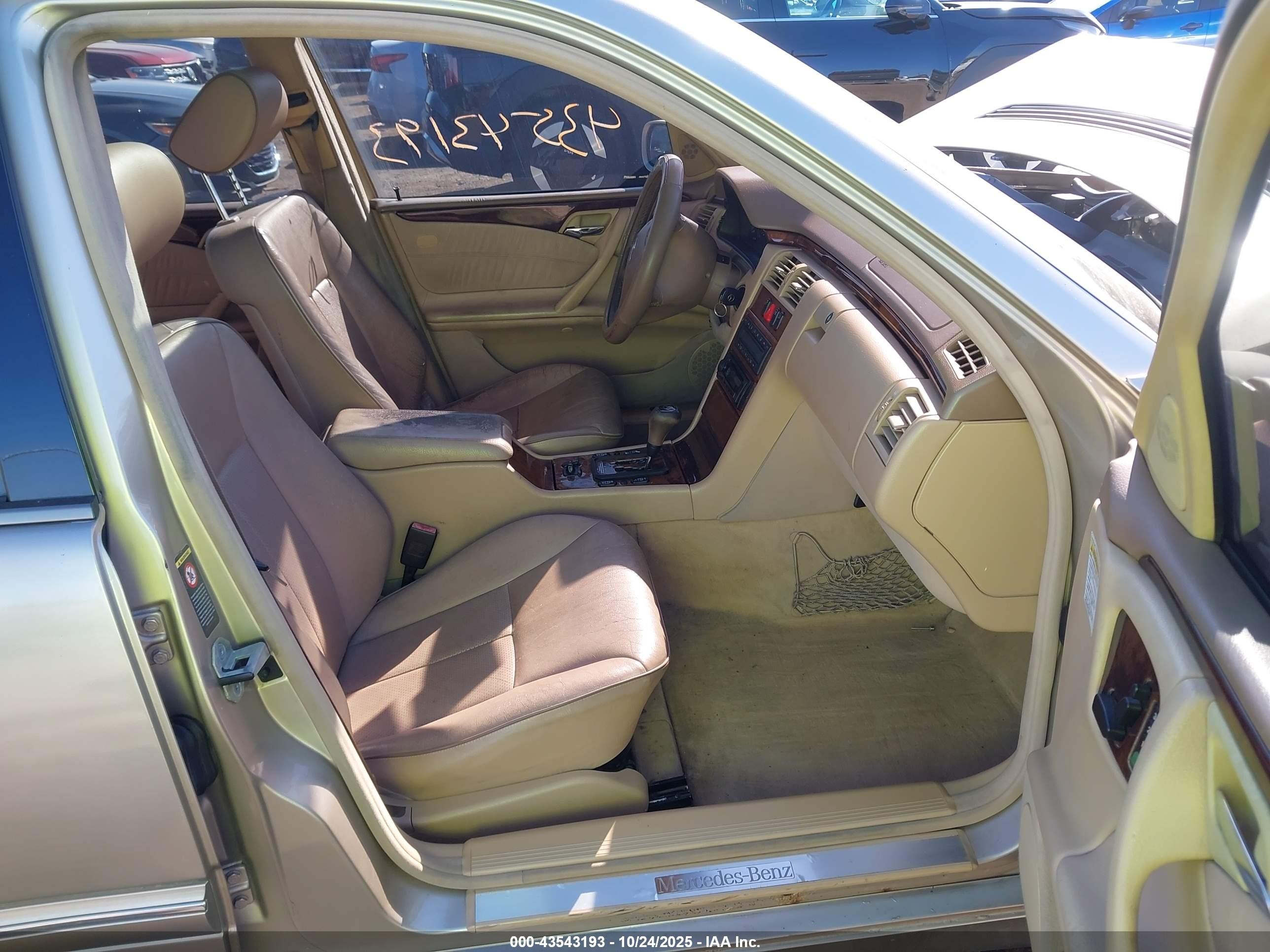 2000 Mercedes-benz E 320 Gold vin: WDBJF65J0YB061239