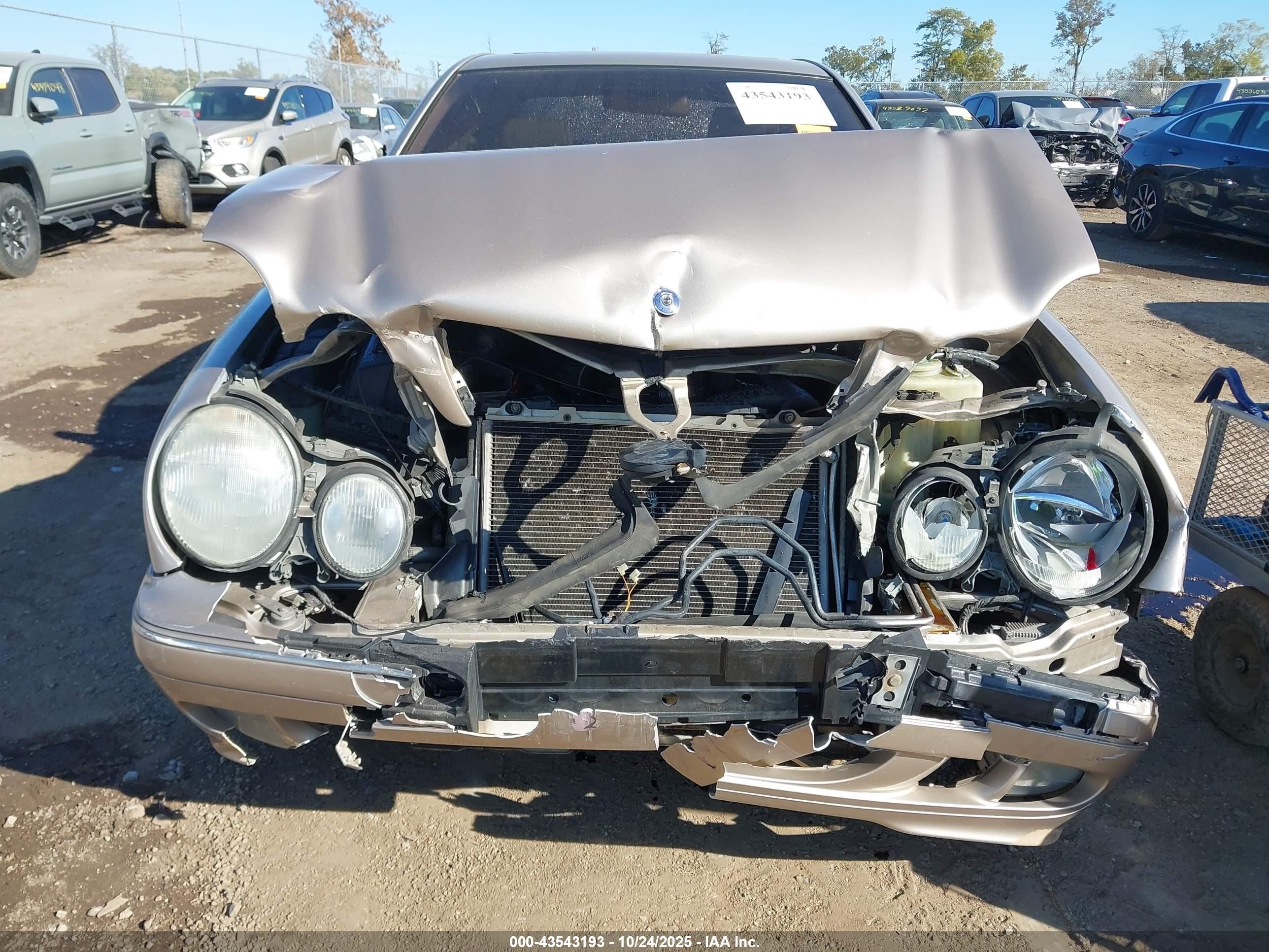 2000 Mercedes-benz E 320 Gold vin: WDBJF65J0YB061239