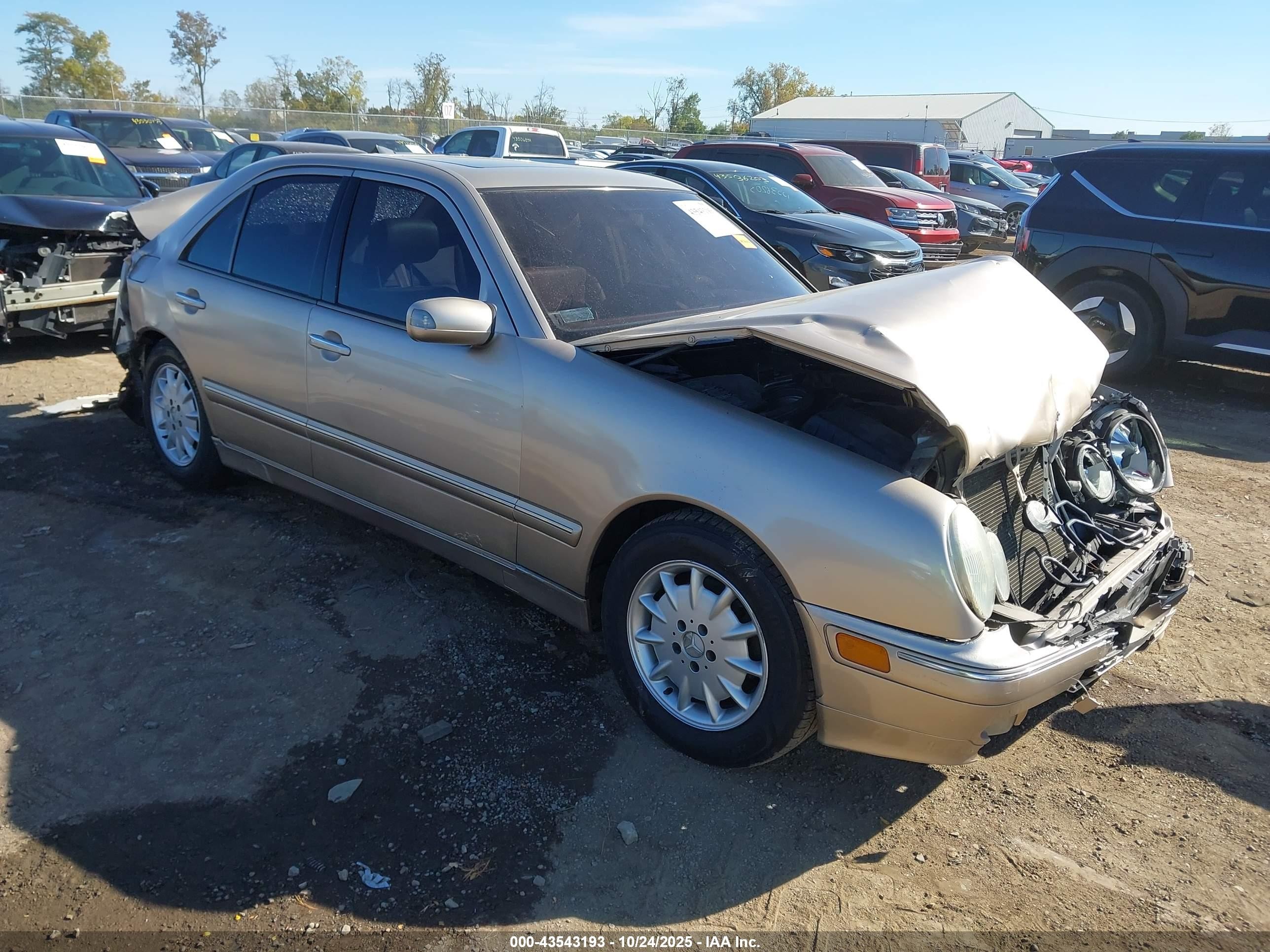 2000 Mercedes-benz E 320 Gold vin: WDBJF65J0YB061239