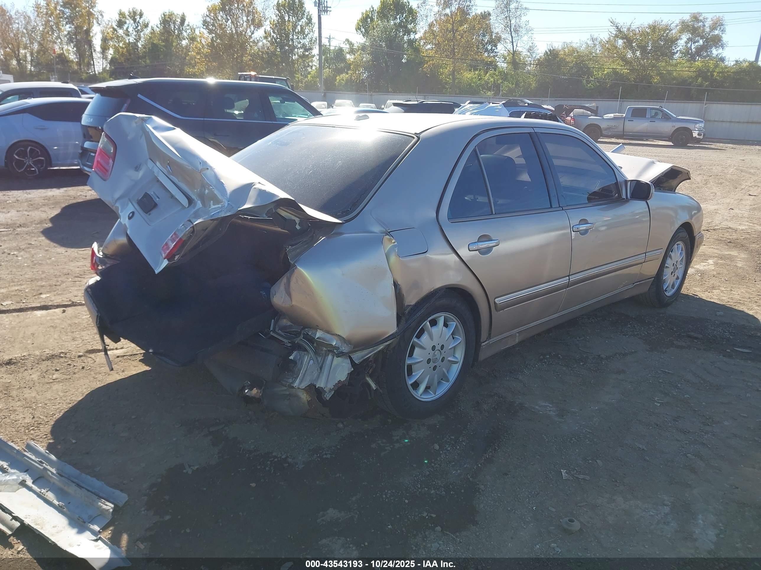 2000 Mercedes-benz E 320 Gold vin: WDBJF65J0YB061239