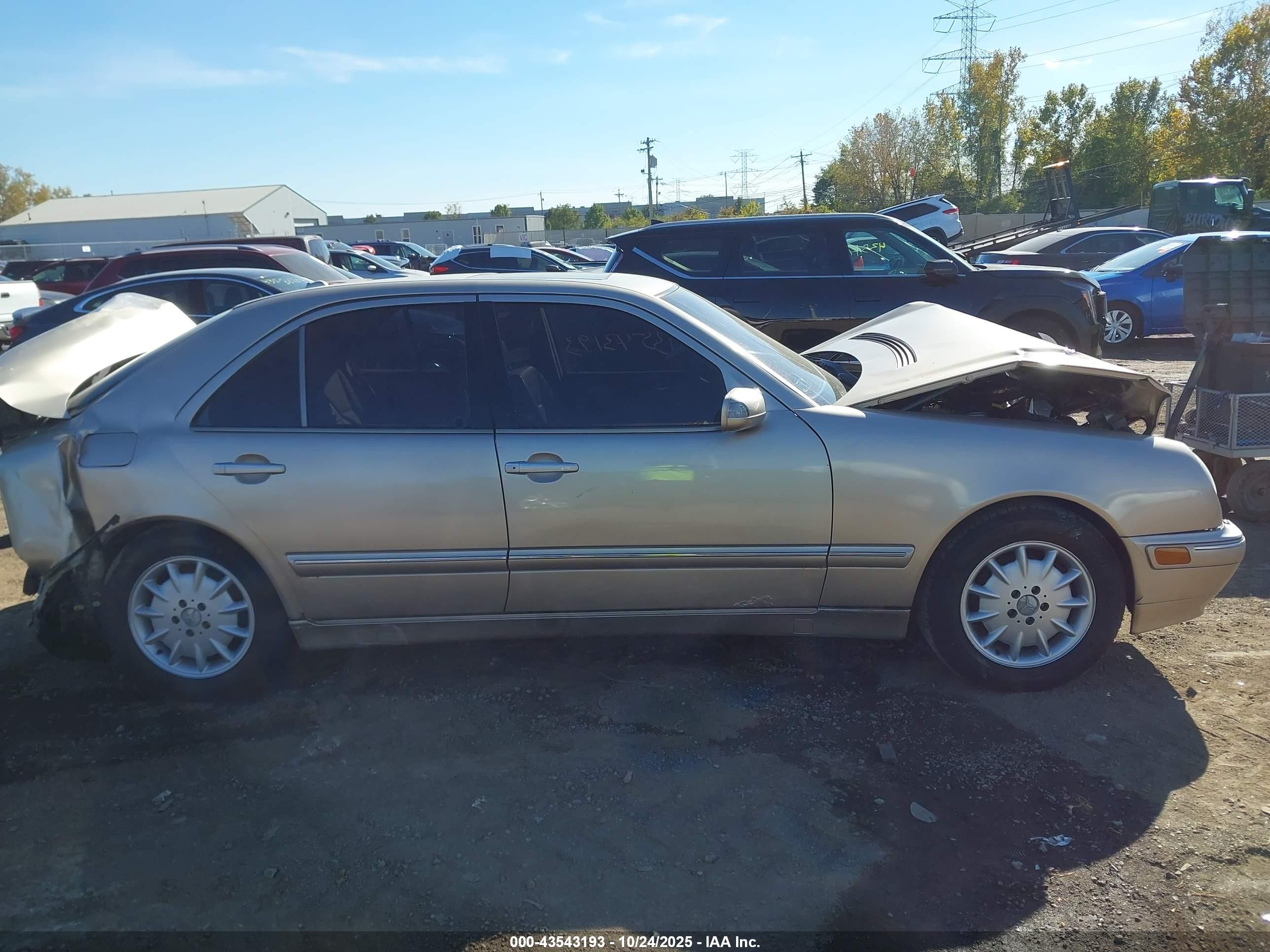 2000 Mercedes-benz E 320 Gold vin: WDBJF65J0YB061239