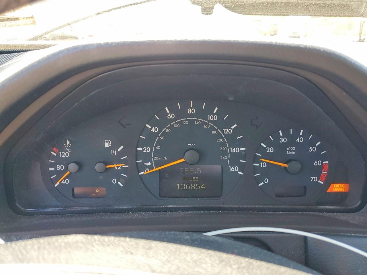 2000 Mercedes-benz E 320 Black vin: WDBJF65J0YB086416
