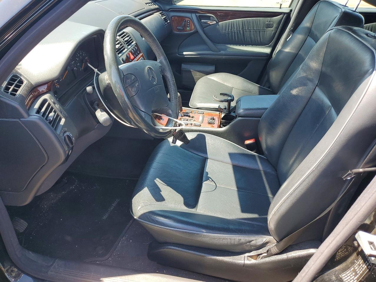 2000 Mercedes-benz E 320 Black vin: WDBJF65J0YB086416