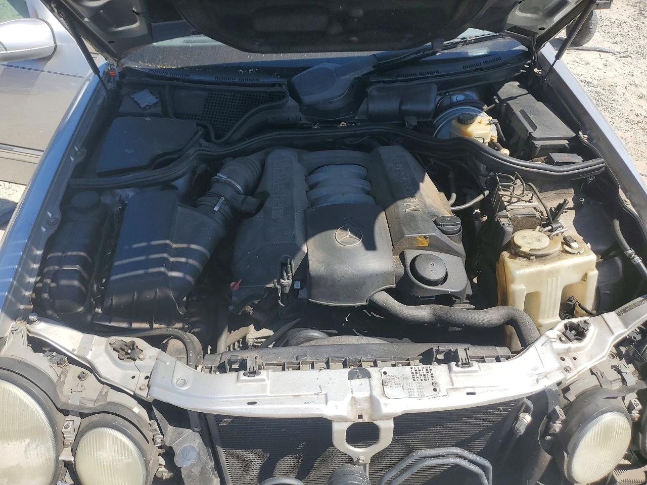 2000 Mercedes-benz E 320 Silver vin: WDBJF65J0YB094192