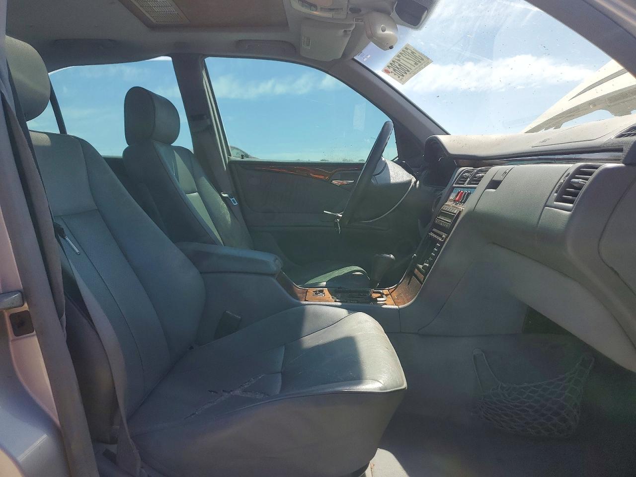2000 Mercedes-benz E 320 Silver vin: WDBJF65J0YB094192